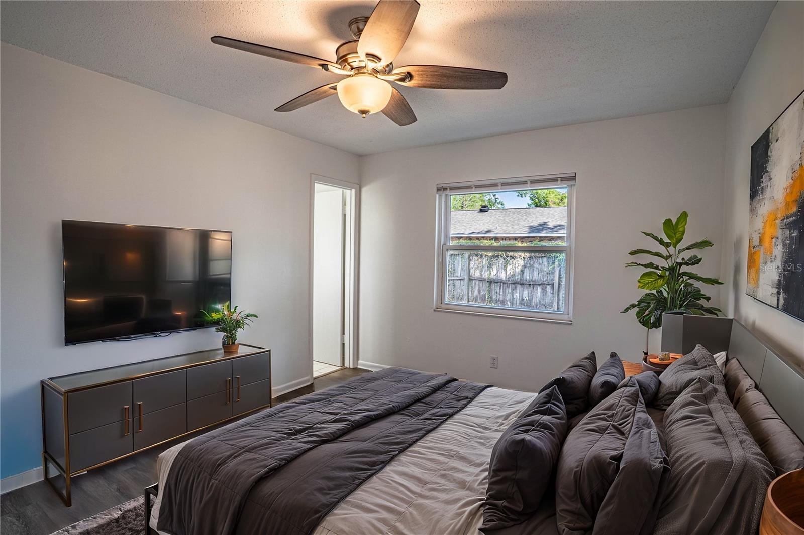 Image 14 of 49 For 2438 Mcarthur Street
