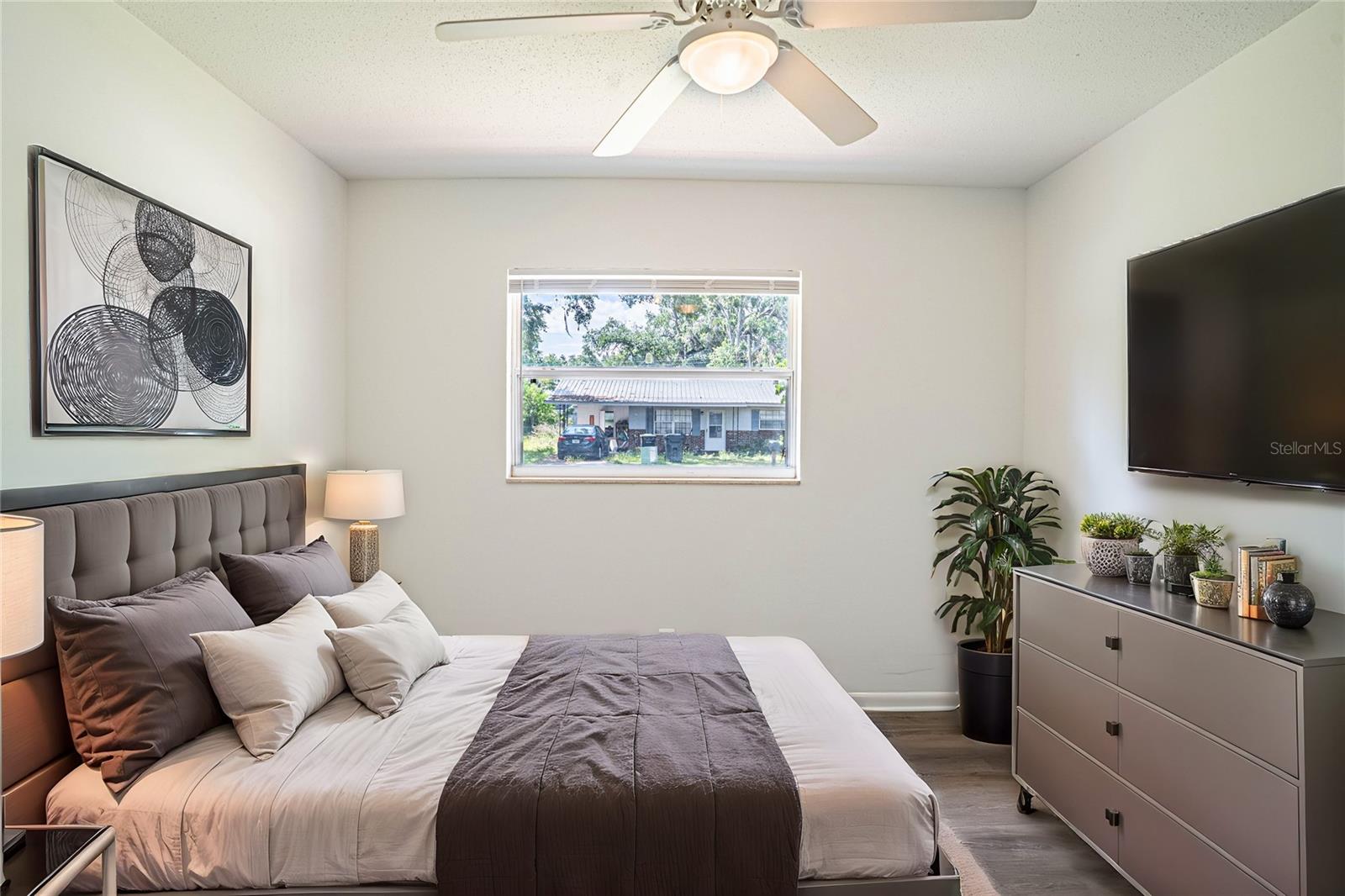 Image 18 of 49 For 2438 Mcarthur Street