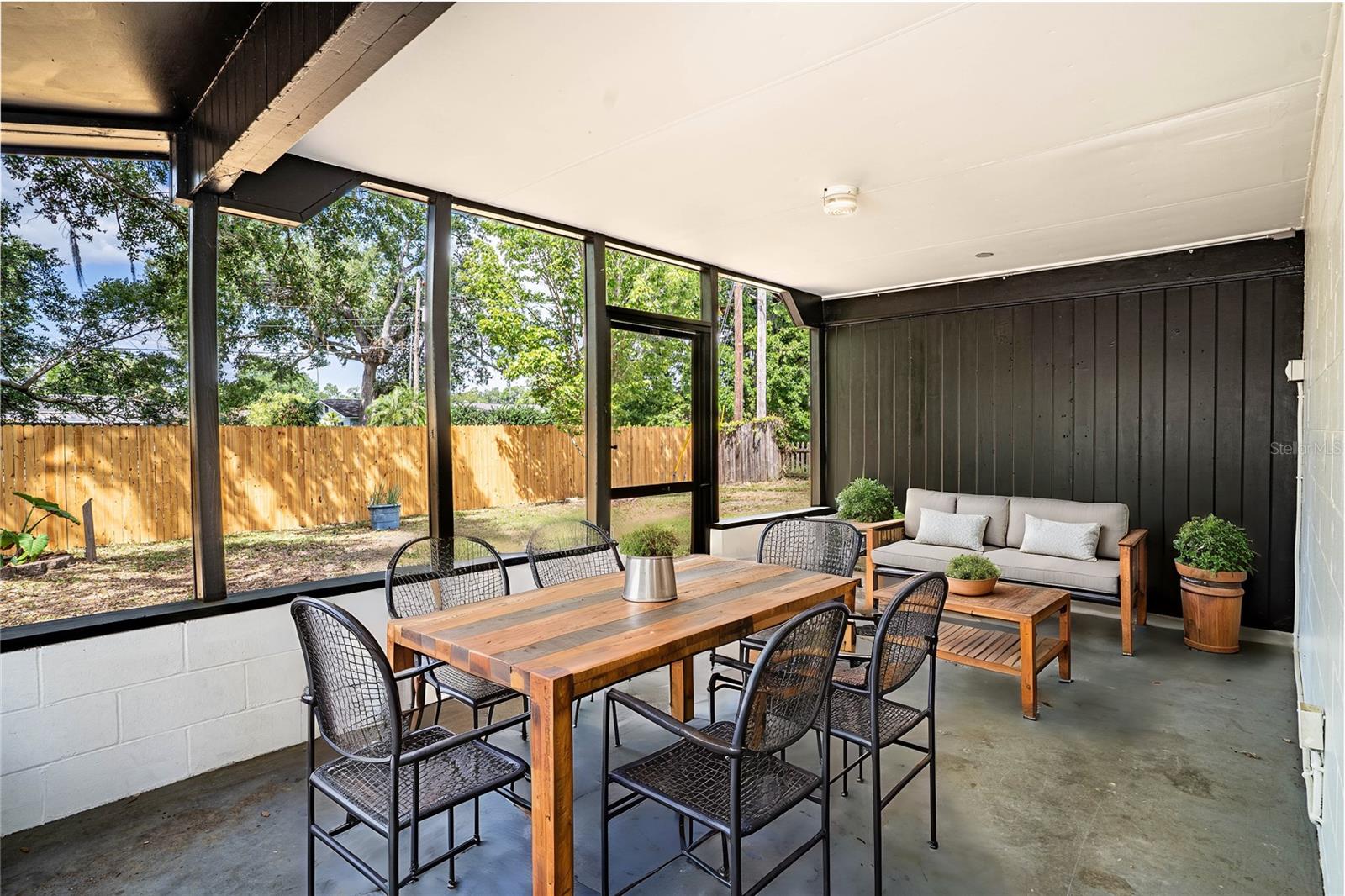 Image 22 of 49 For 2438 Mcarthur Street