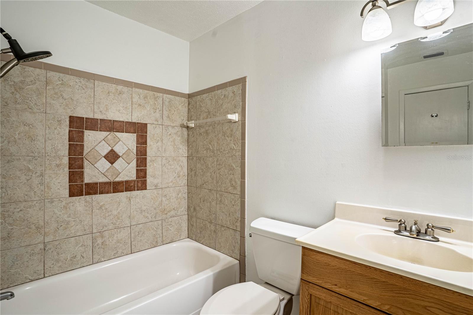 Image 31 of 49 For 2438 Mcarthur Street