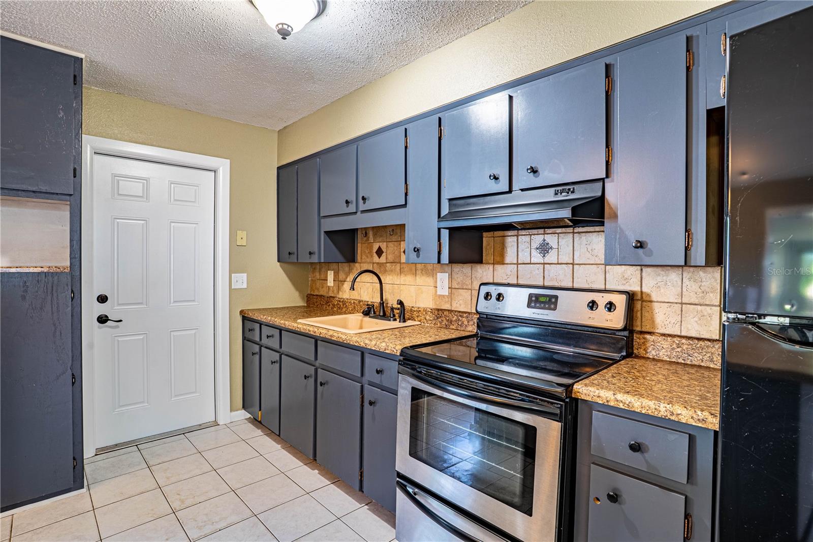 Image 36 of 49 For 2438 Mcarthur Street