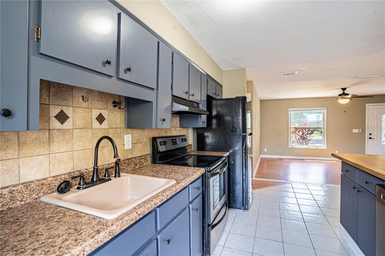 Image 37 of 49 For 2438 Mcarthur Street