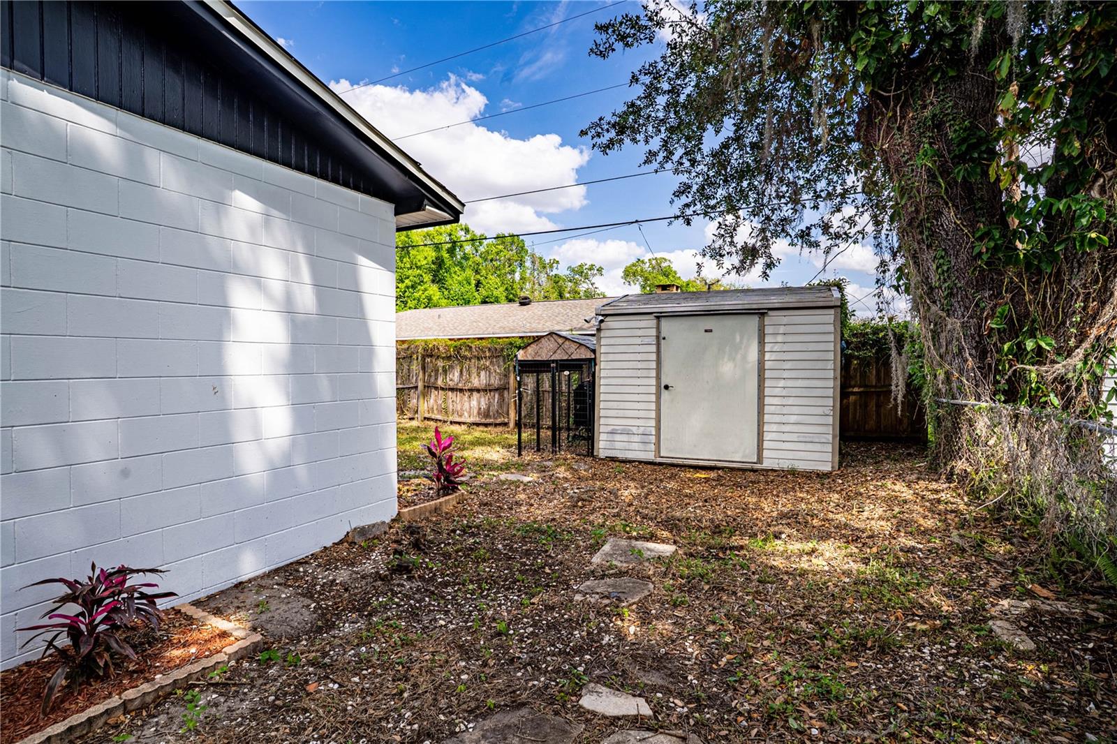 Image 41 of 49 For 2438 Mcarthur Street
