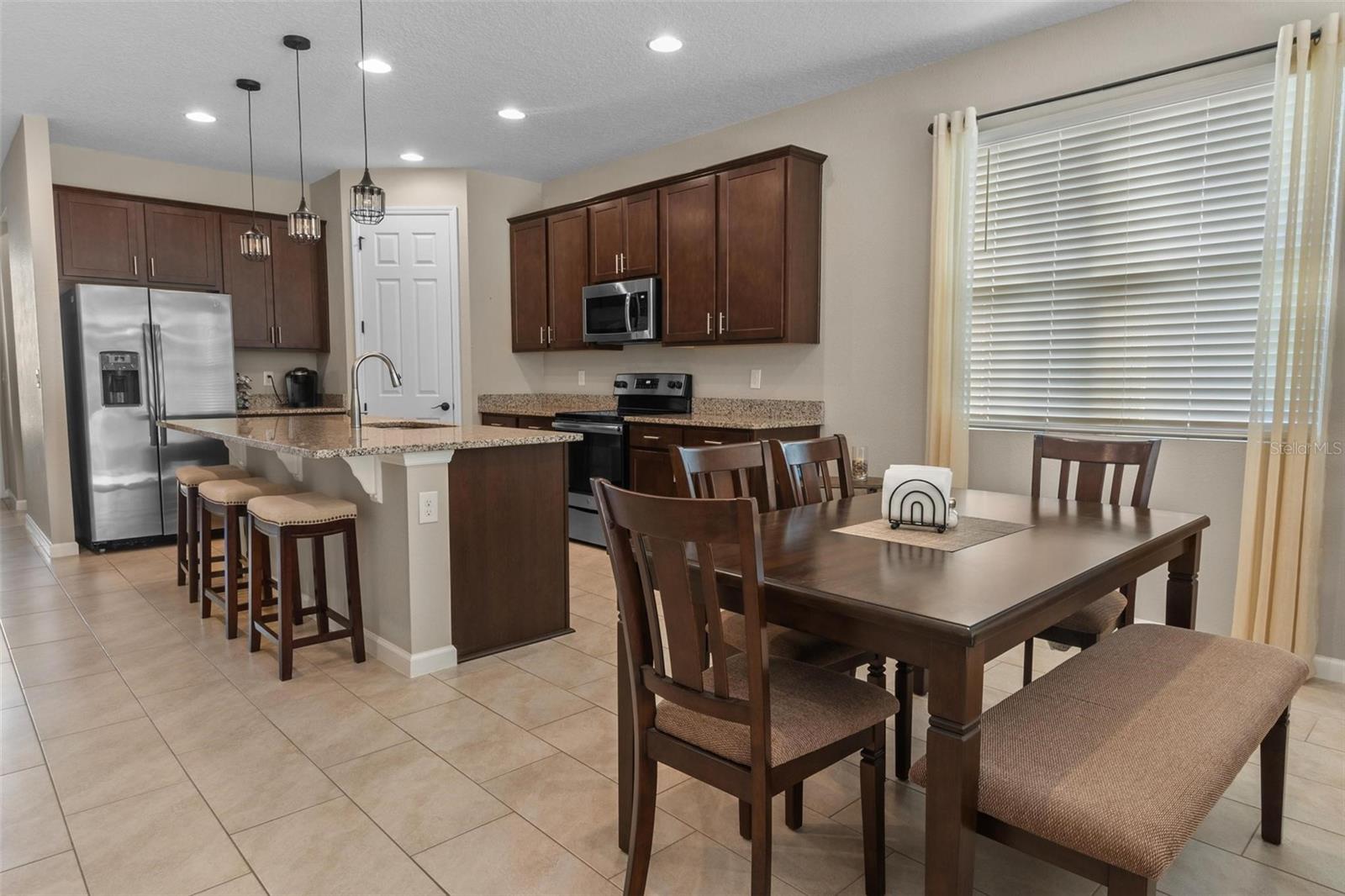 Image 11 of 36 For 225 Summershore Drive