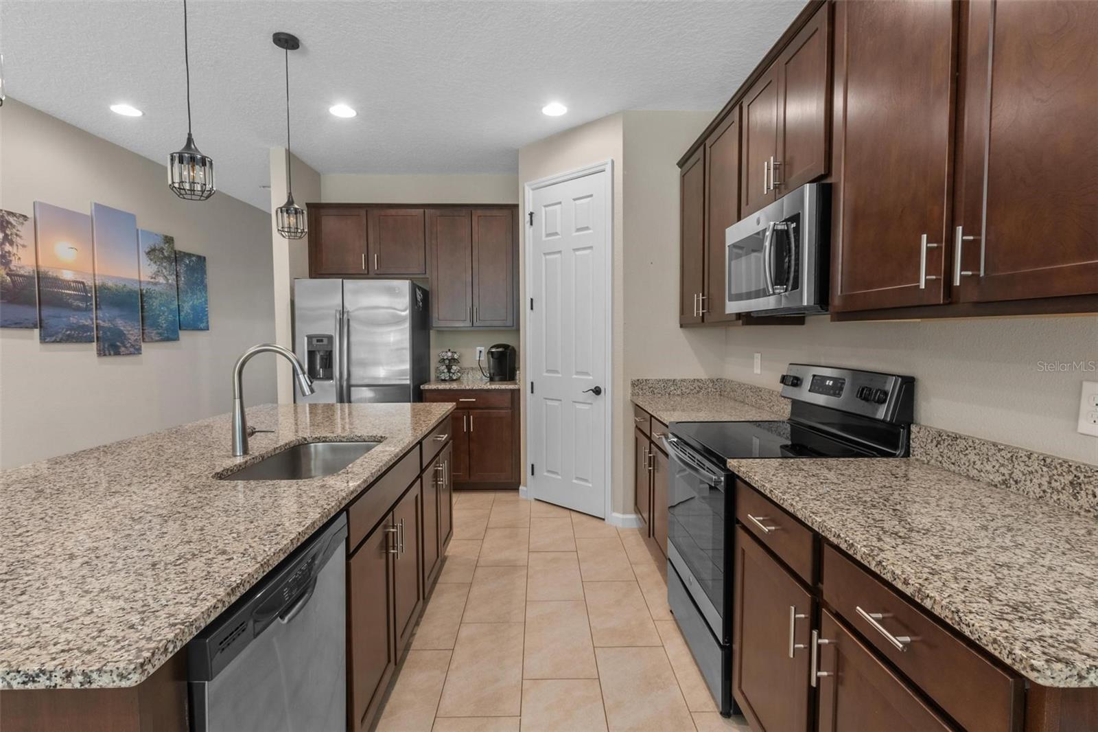 Image 8 of 36 For 225 Summershore Drive