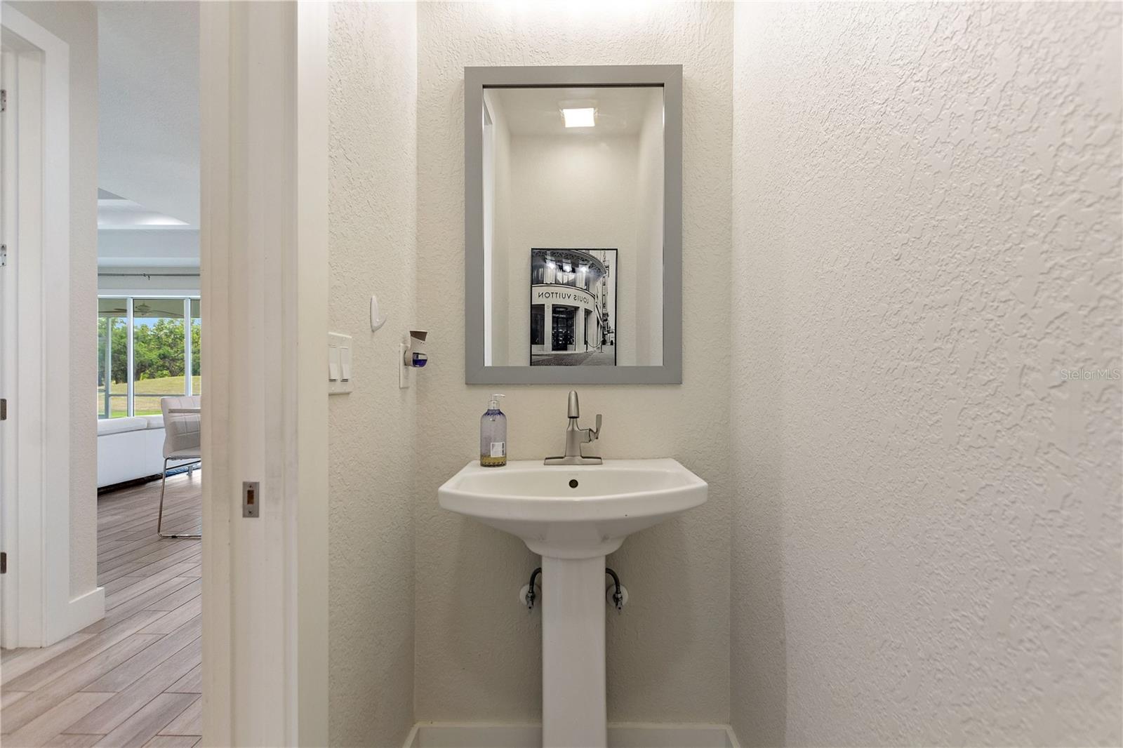 Image 19 of 37 For 7055 Strafford Oaks Drive