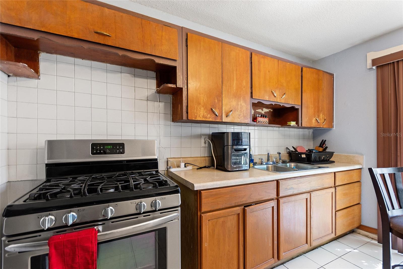 Image 16 of 39 For 825 Augusta Street