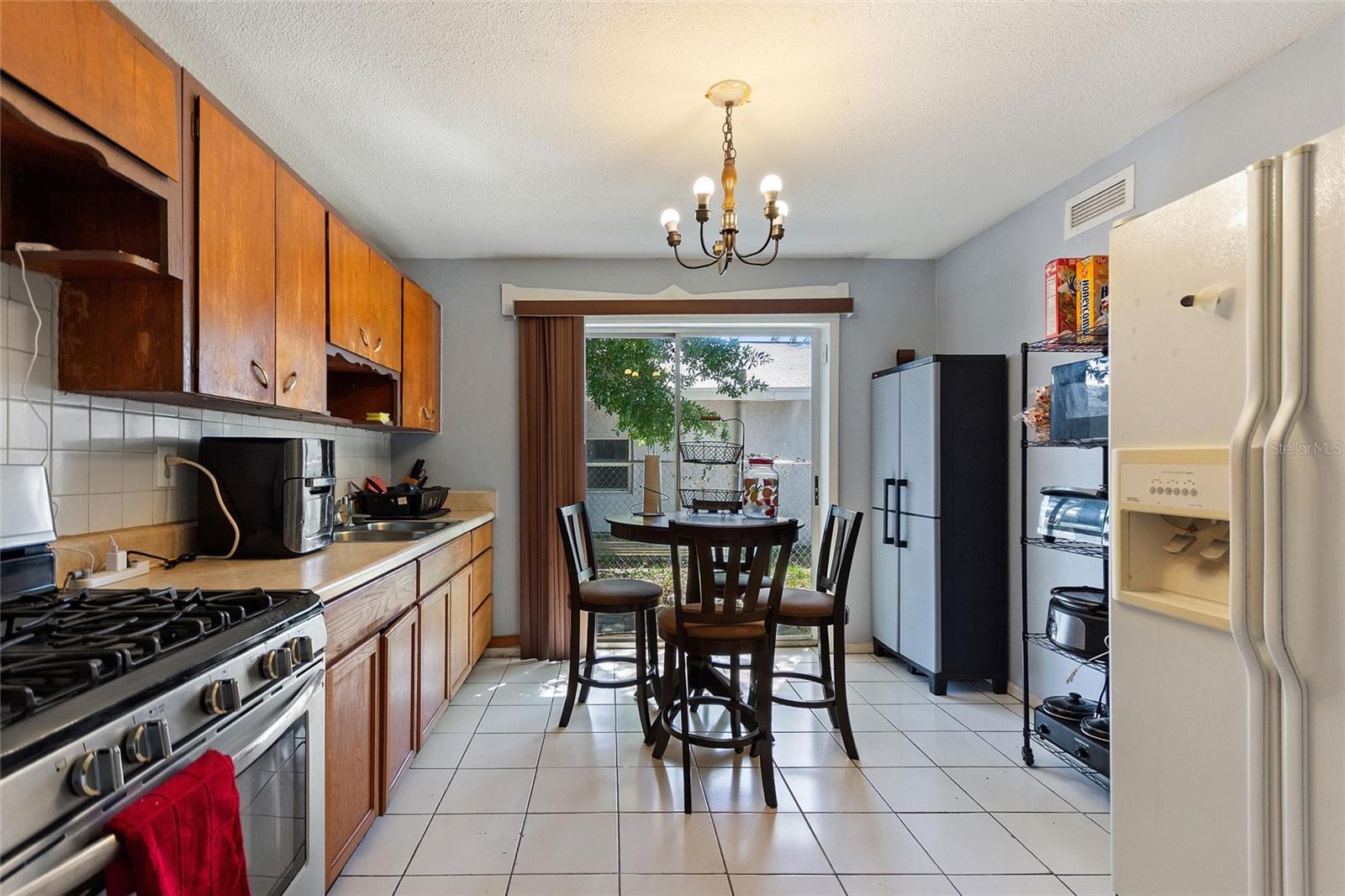 Image 17 of 39 For 825 Augusta Street