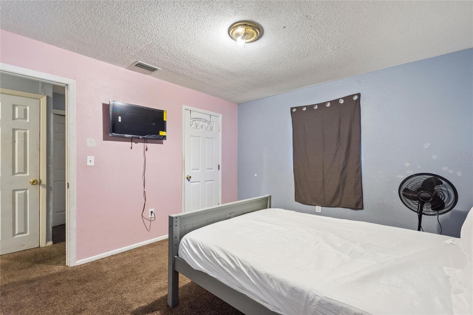 Image 19 of 39 For 825 Augusta Street