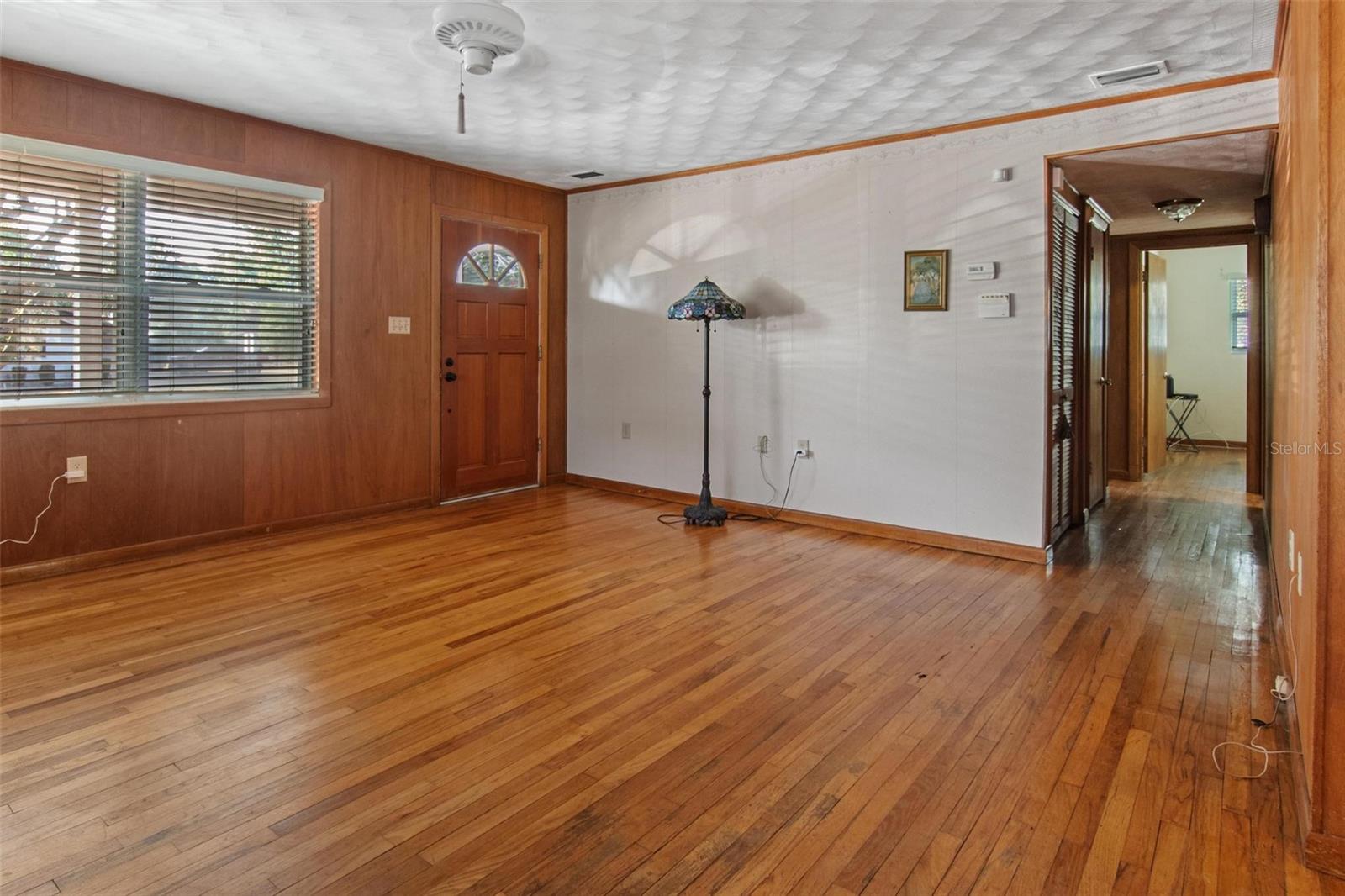 Image 7 of 30 For 1371 Sheridan Street Sw