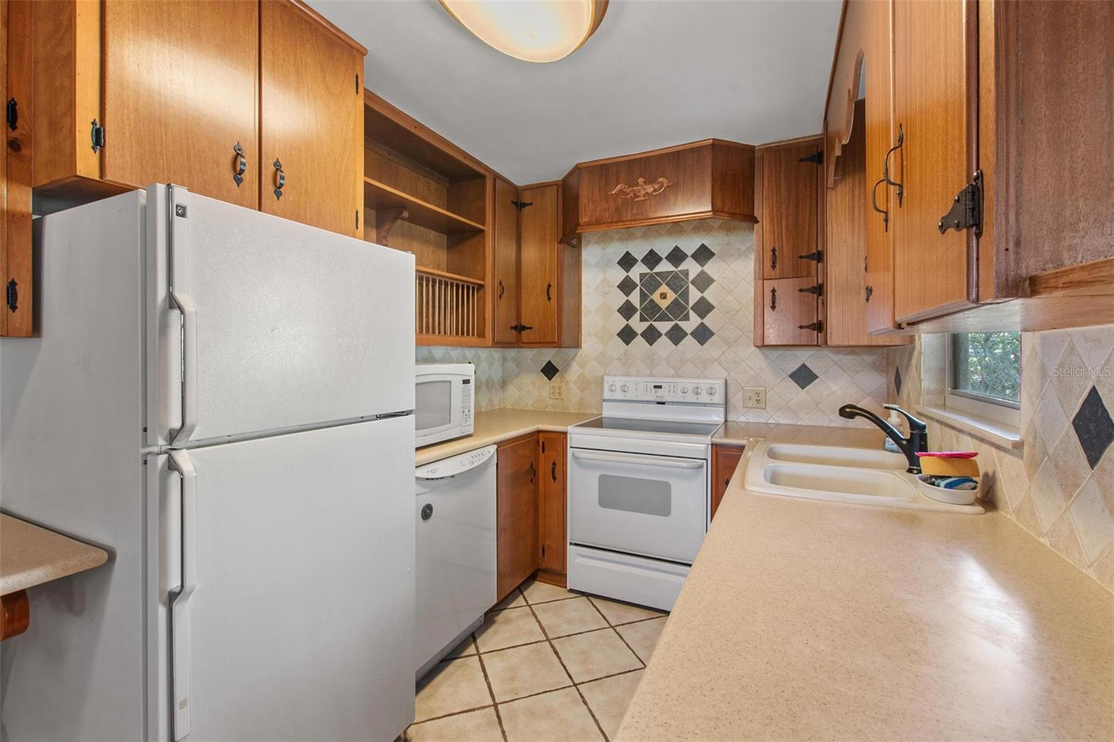 Image 9 of 30 For 1371 Sheridan Street Sw
