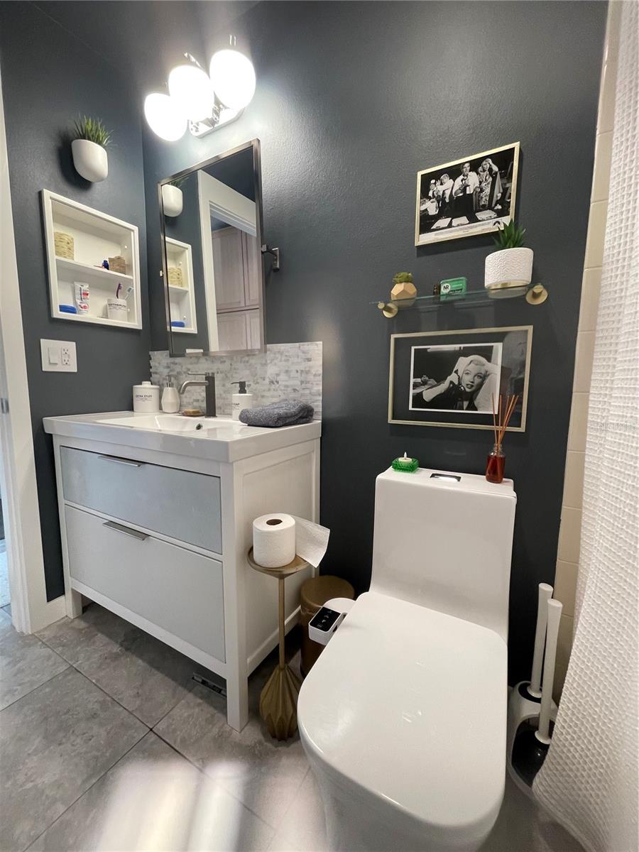 Image 18 of 26 For 2516 Woodgate Boulevard 205