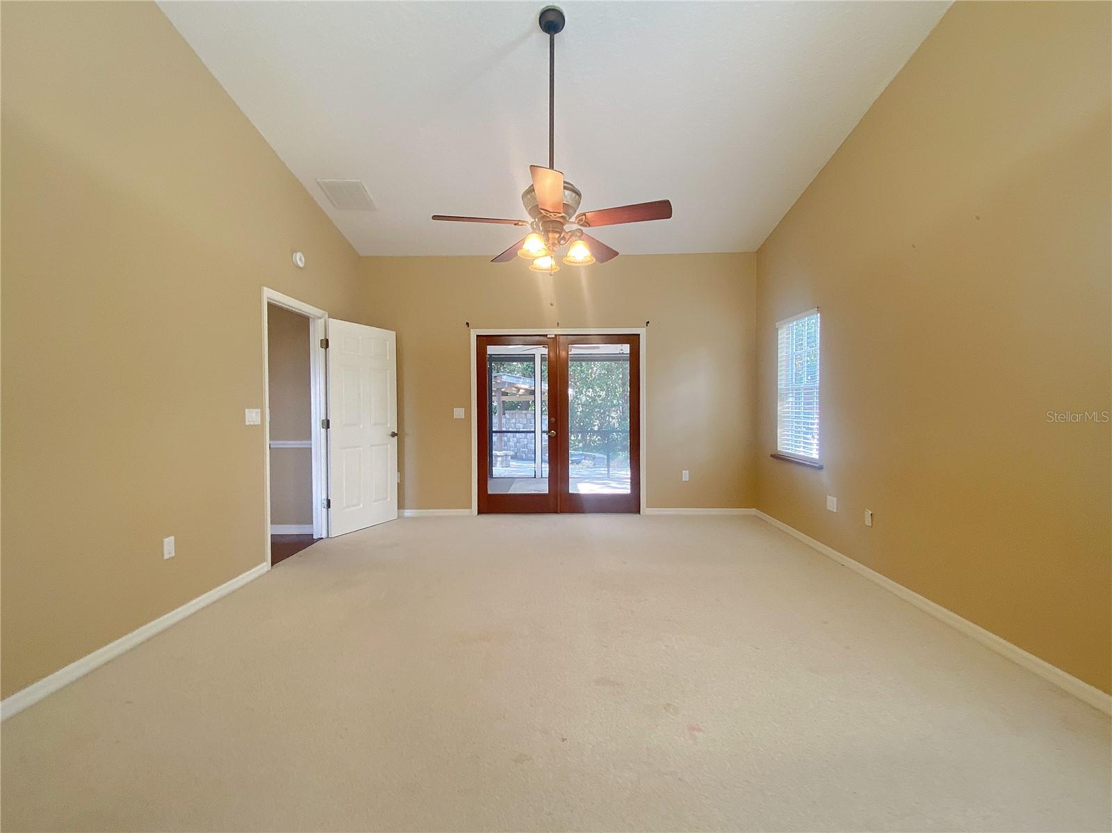 Image 19 of 32 For 994 Country Lake Circle