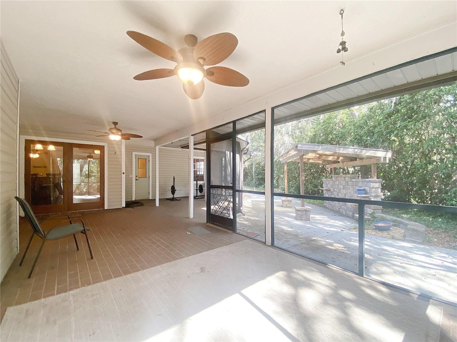 Image 23 of 32 For 994 Country Lake Circle