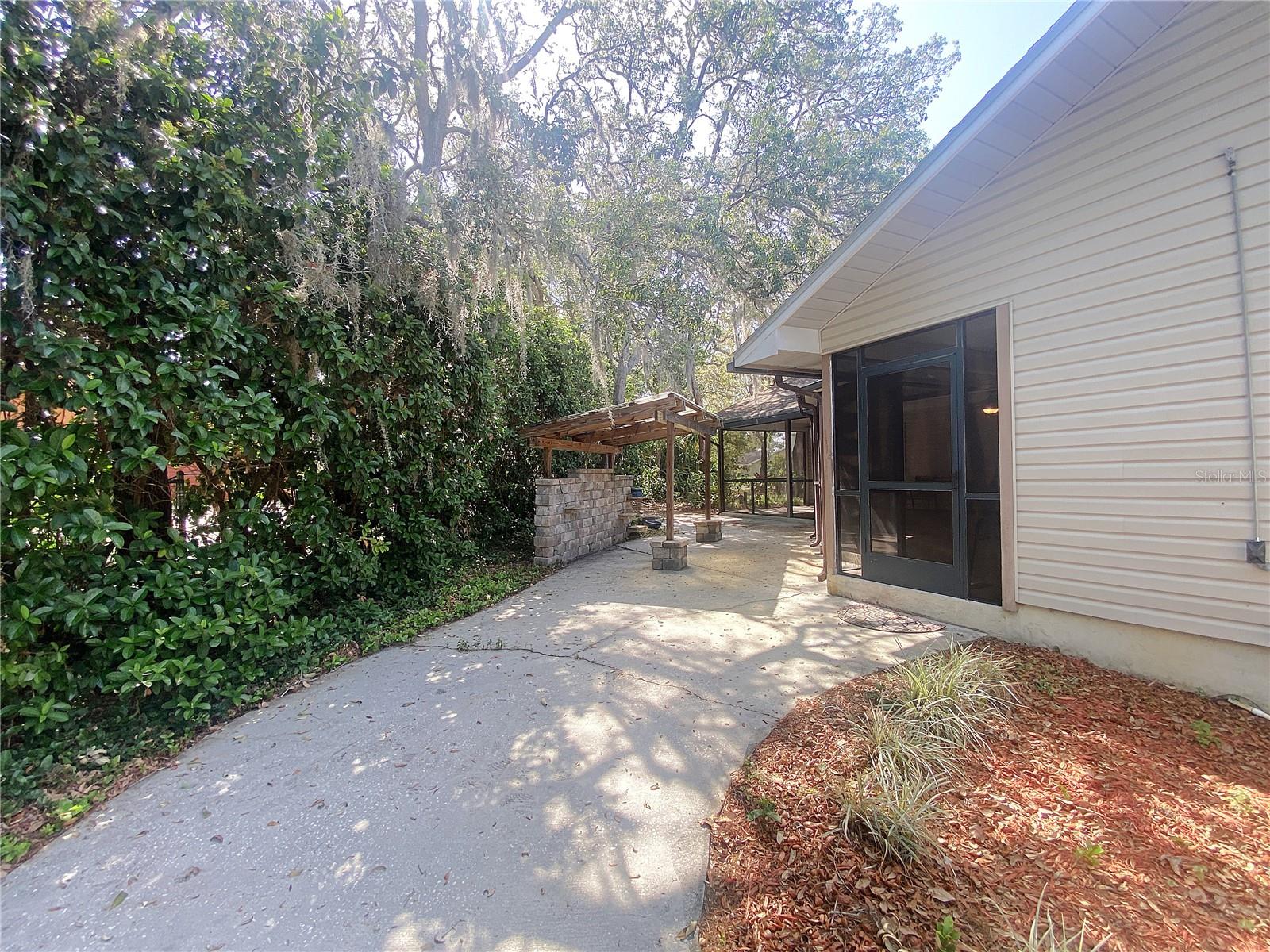 Image 28 of 32 For 994 Country Lake Circle
