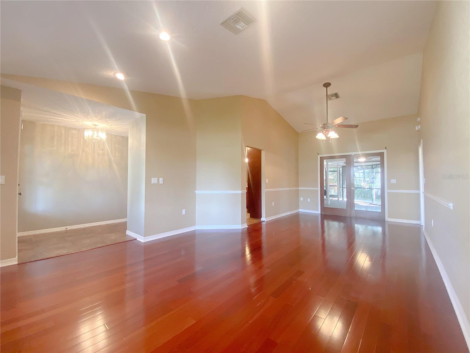 Image 6 of 32 For 994 Country Lake Circle