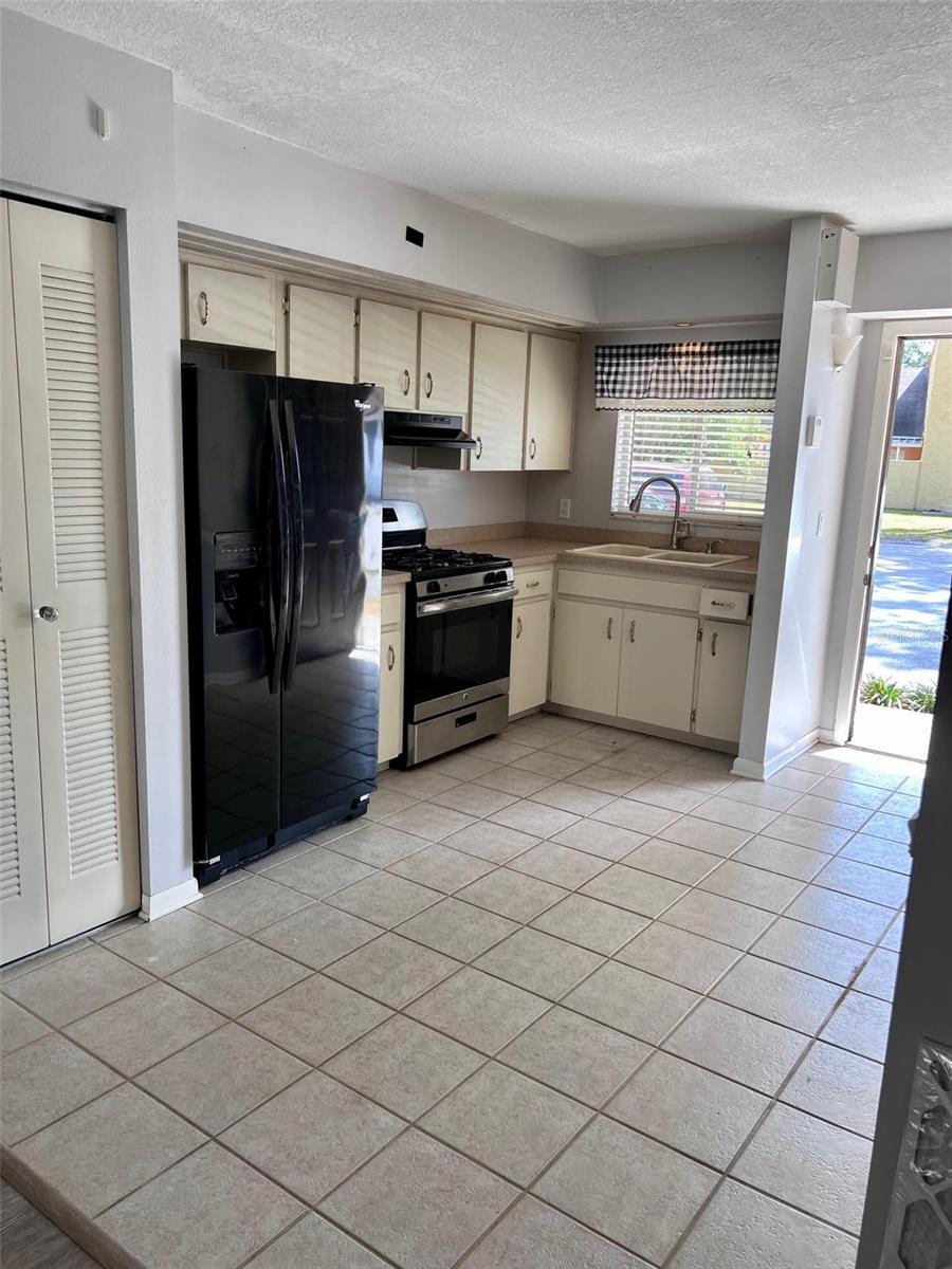 Image 3 of 13 For 817 Orchid Springs Drive