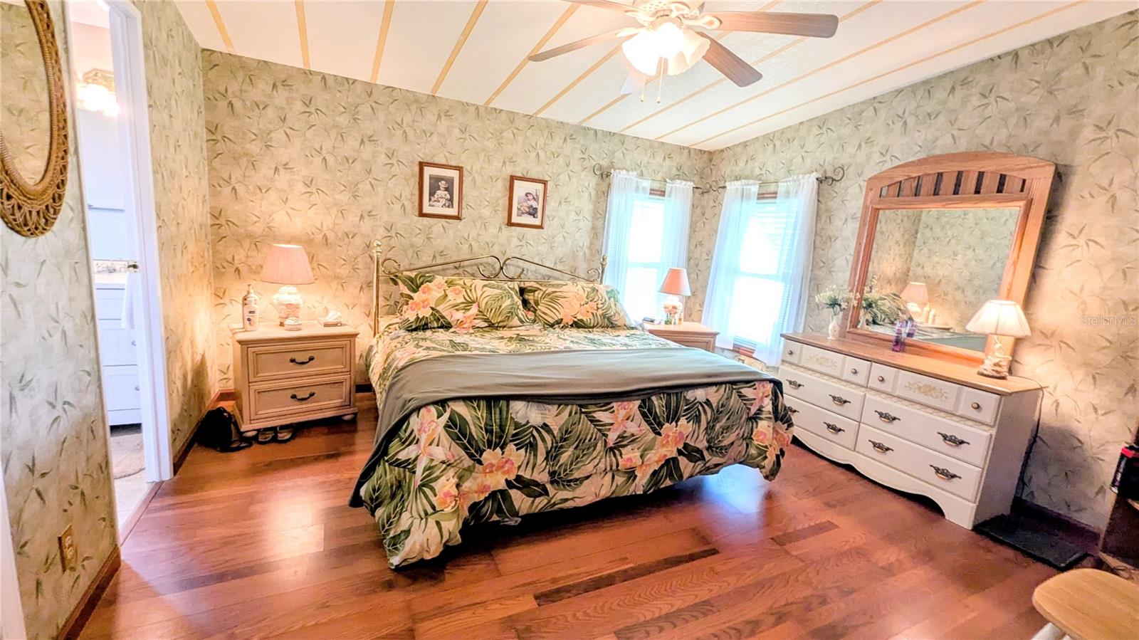 Image 16 of 31 For 6562 Chinaberry Drive Ne