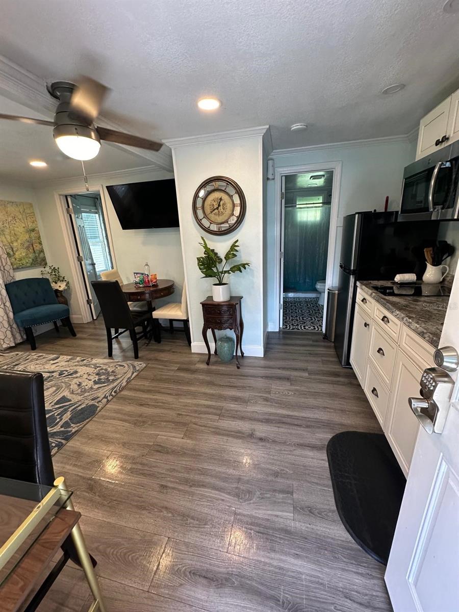 Image 5 of 65 For 2222 12th Street Nw
