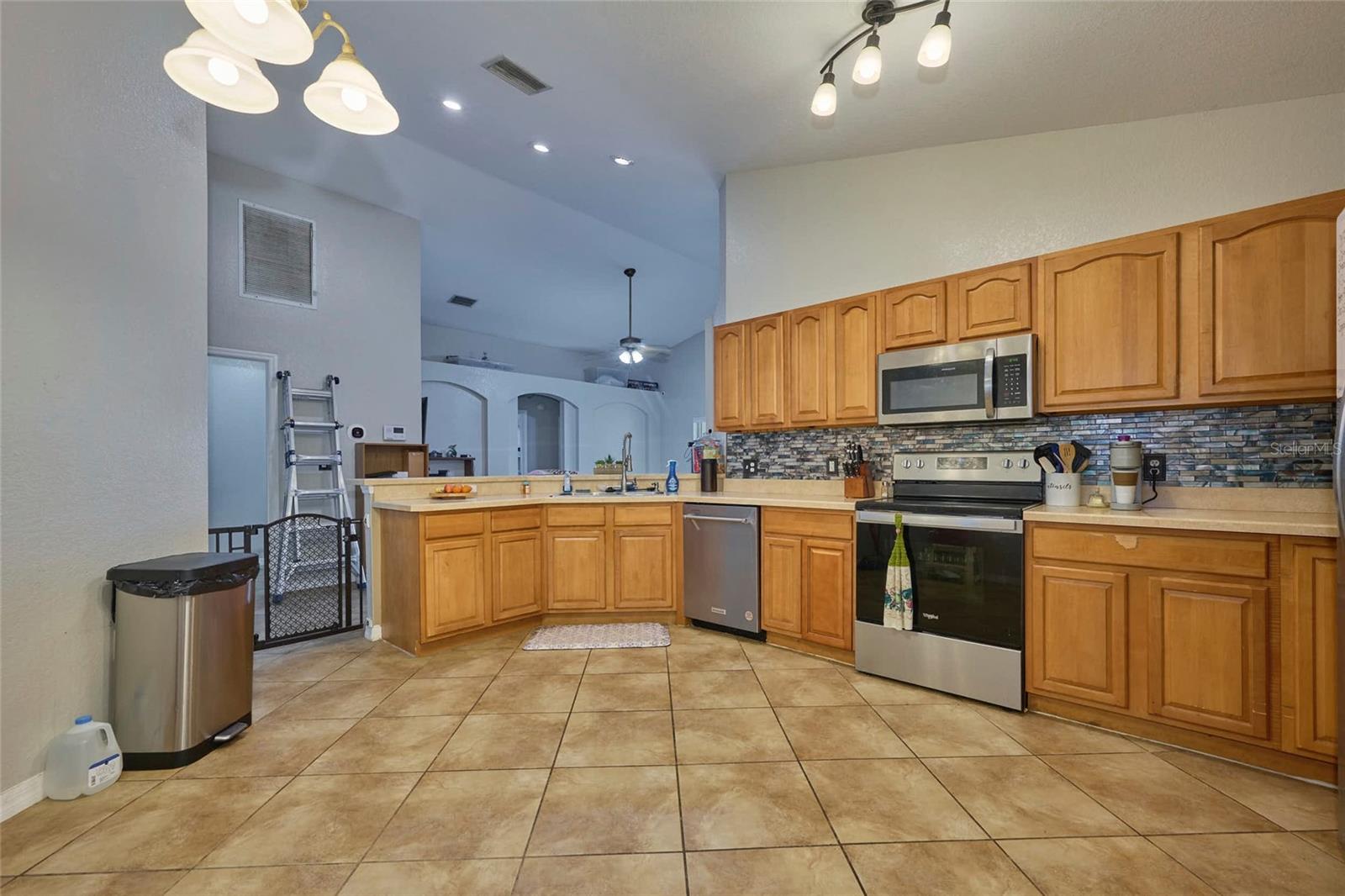 Image 6 of 30 For 4703 Benton Street