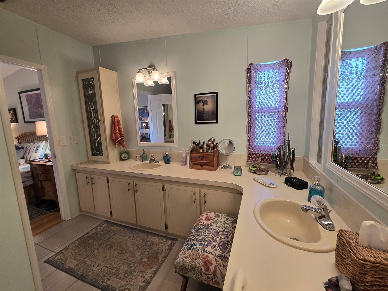 Image 41 of 84 For 357 Melbourn Drive
