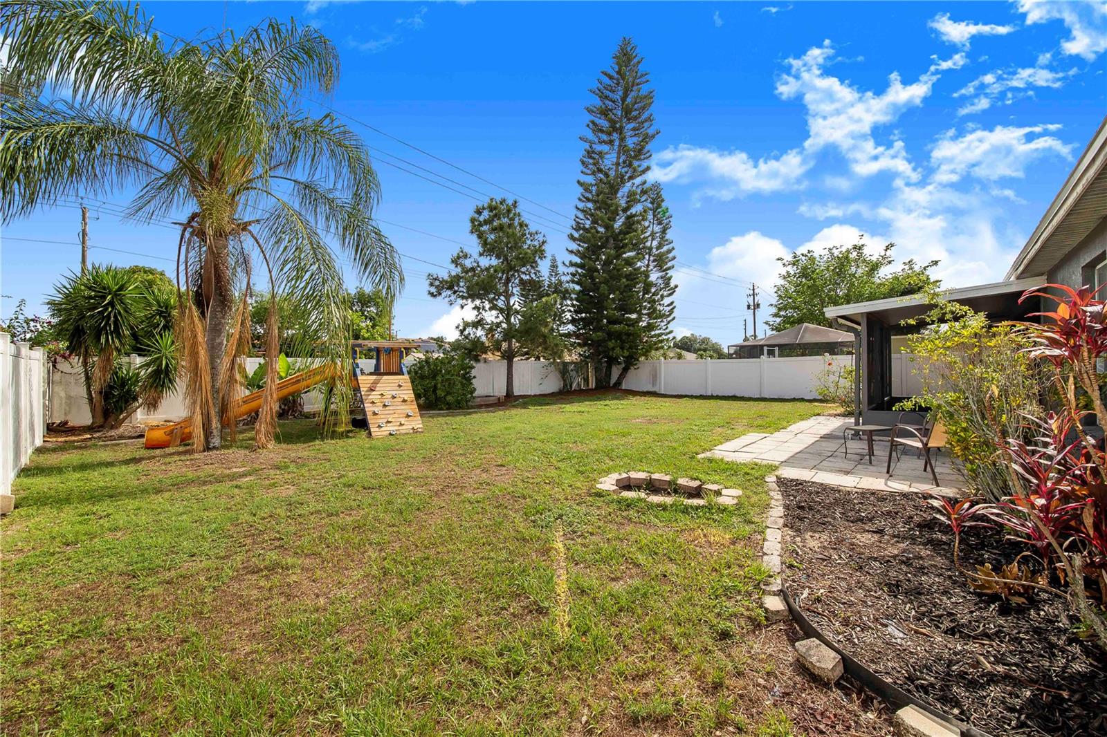 Image 7 of 46 For 7120 Summit Drive