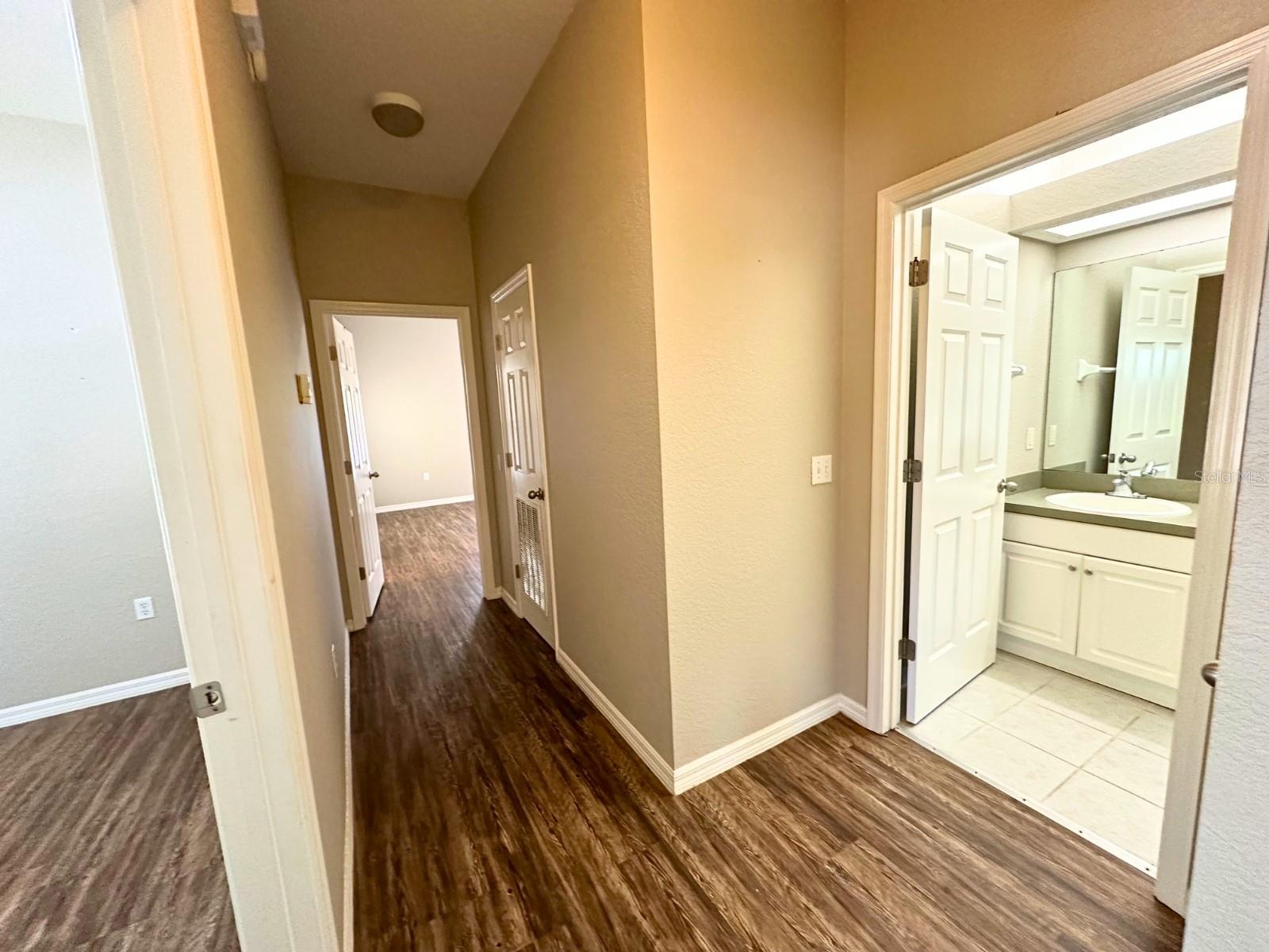 Image 11 of 25 For 1005 Eagle Pond Drive 1005