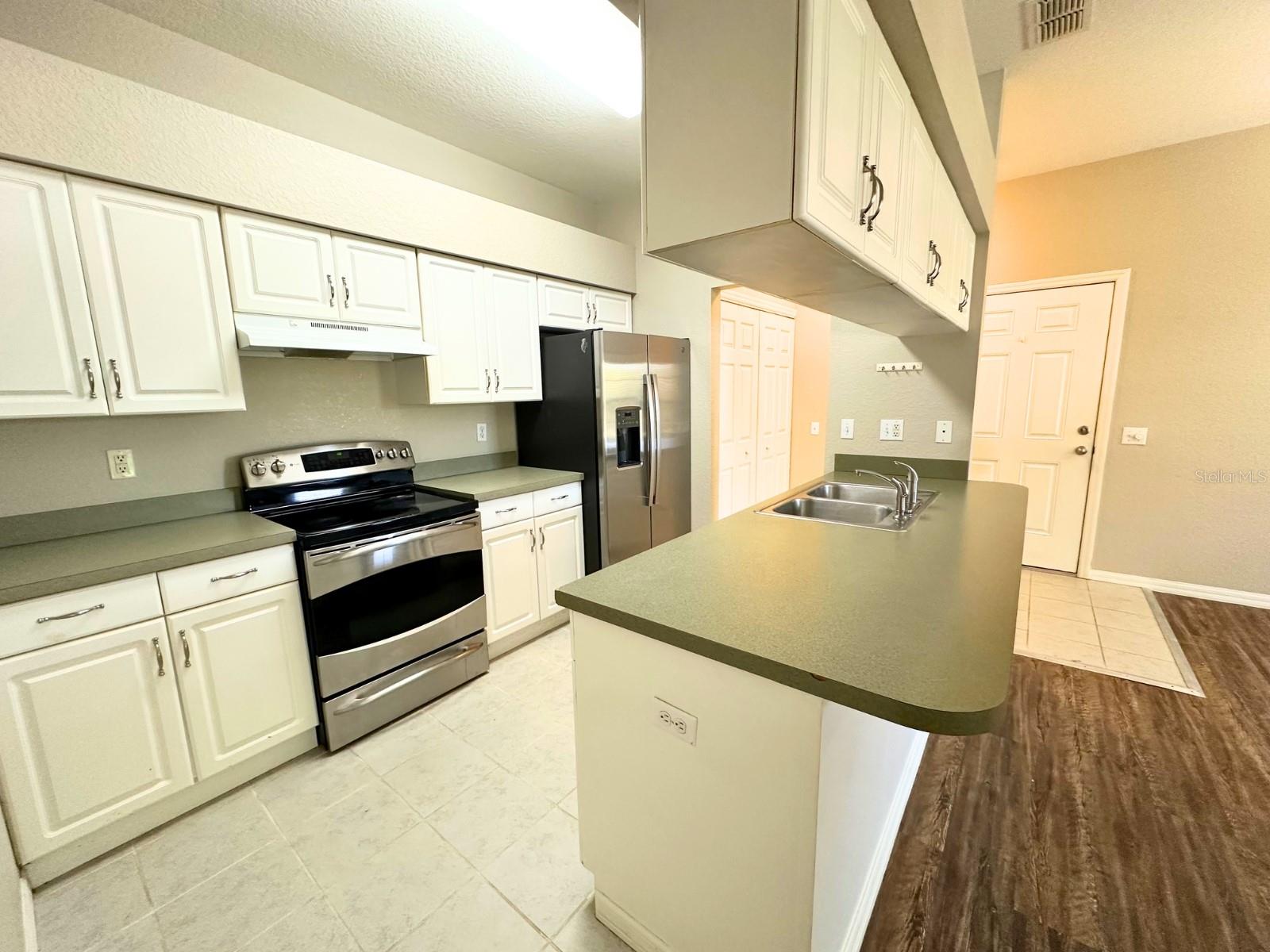 Image 4 of 25 For 1005 Eagle Pond Drive 1005