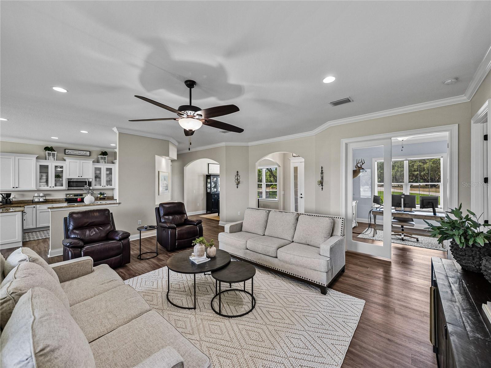 Listing photo id 23 for 3805 Mammoth Grove Road