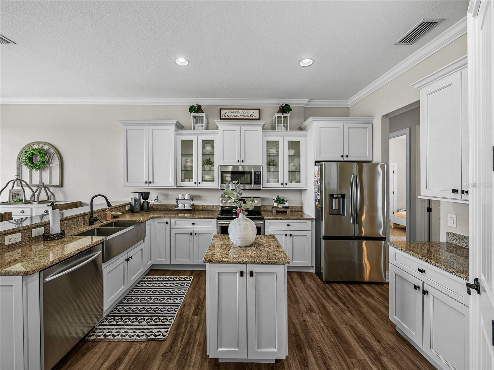 Listing photo id 25 for 3805 Mammoth Grove Road