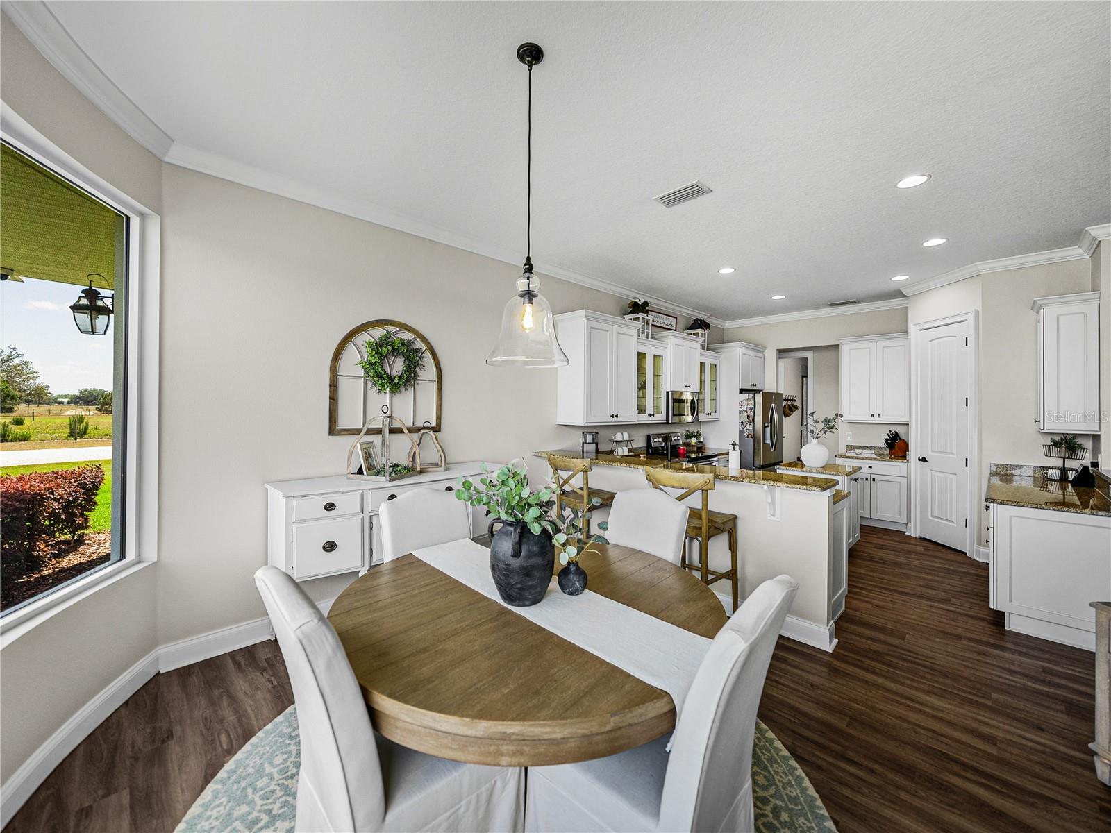 Listing photo id 33 for 3805 Mammoth Grove Road