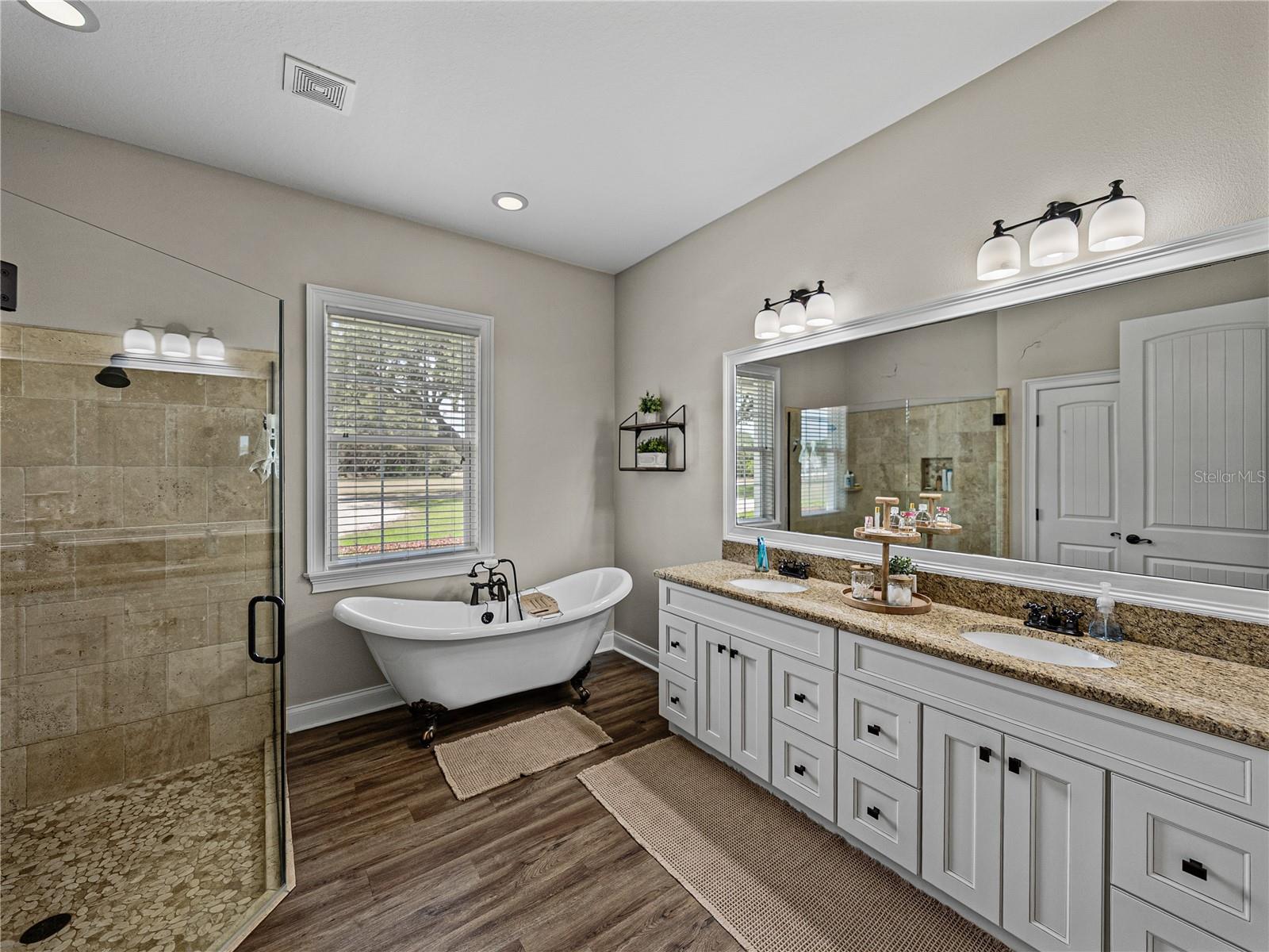 Listing photo id 39 for 3805 Mammoth Grove Road