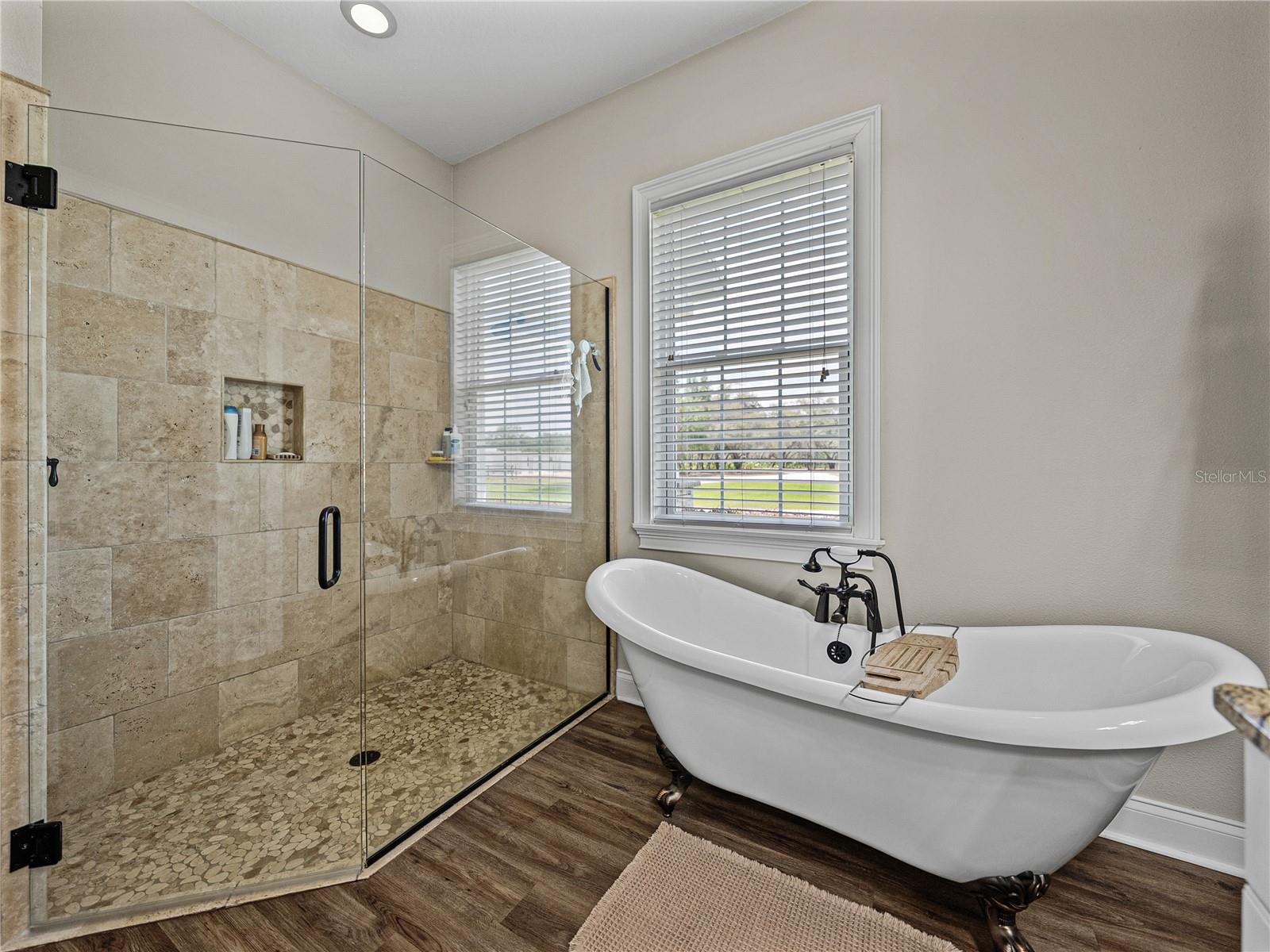 Listing photo id 41 for 3805 Mammoth Grove Road