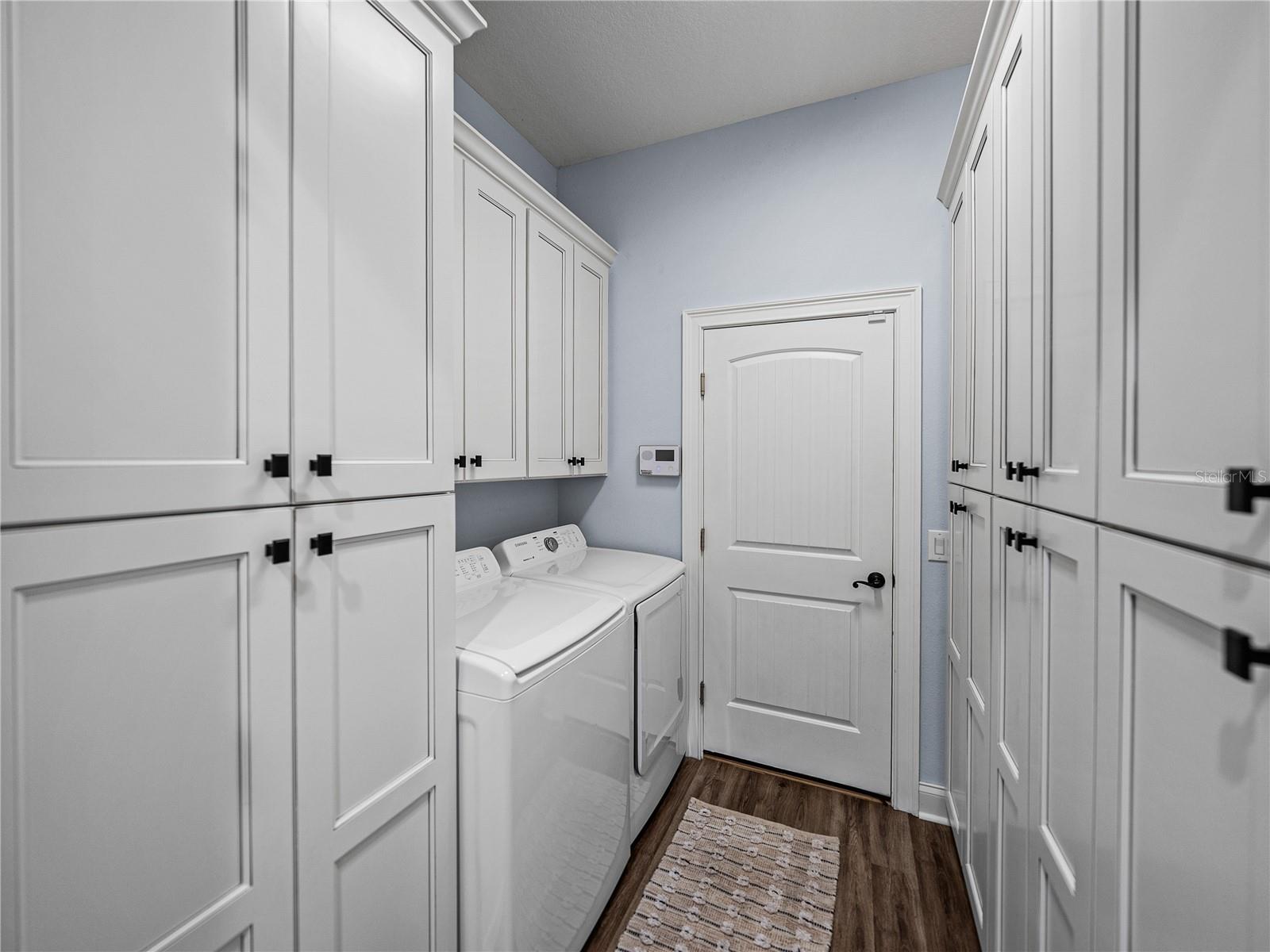Listing photo id 46 for 3805 Mammoth Grove Road