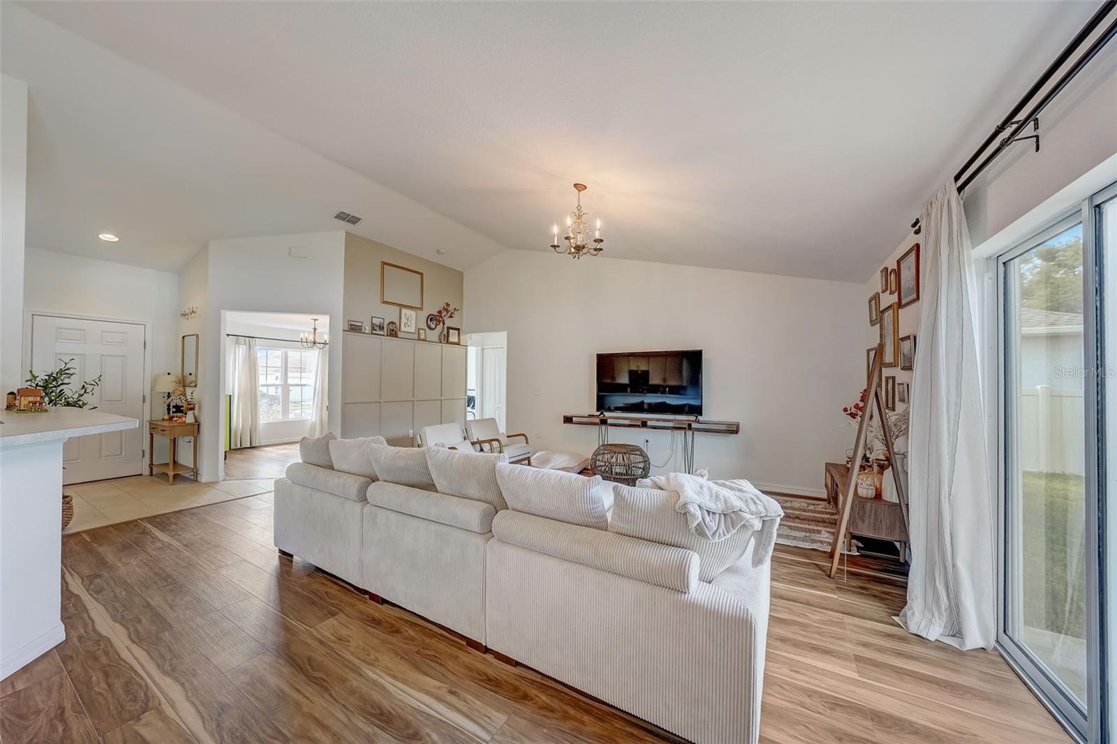 Image 10 of 52 For 620 Jaxson Boulevard