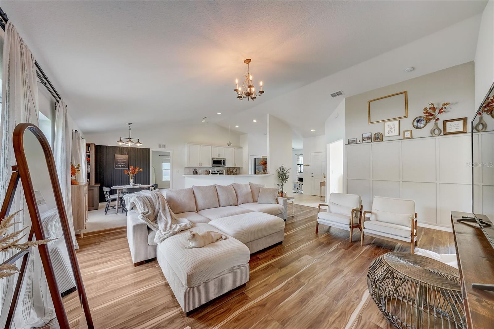 Image 12 of 52 For 620 Jaxson Boulevard