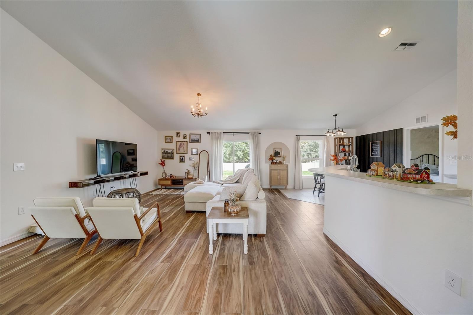 Image 14 of 52 For 620 Jaxson Boulevard