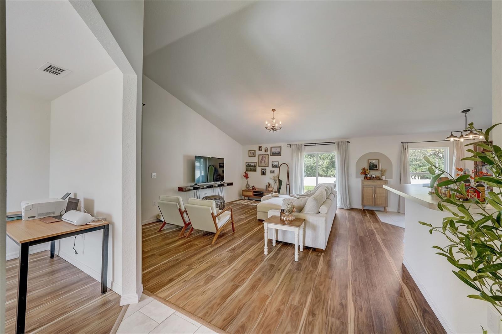 Image 15 of 52 For 620 Jaxson Boulevard