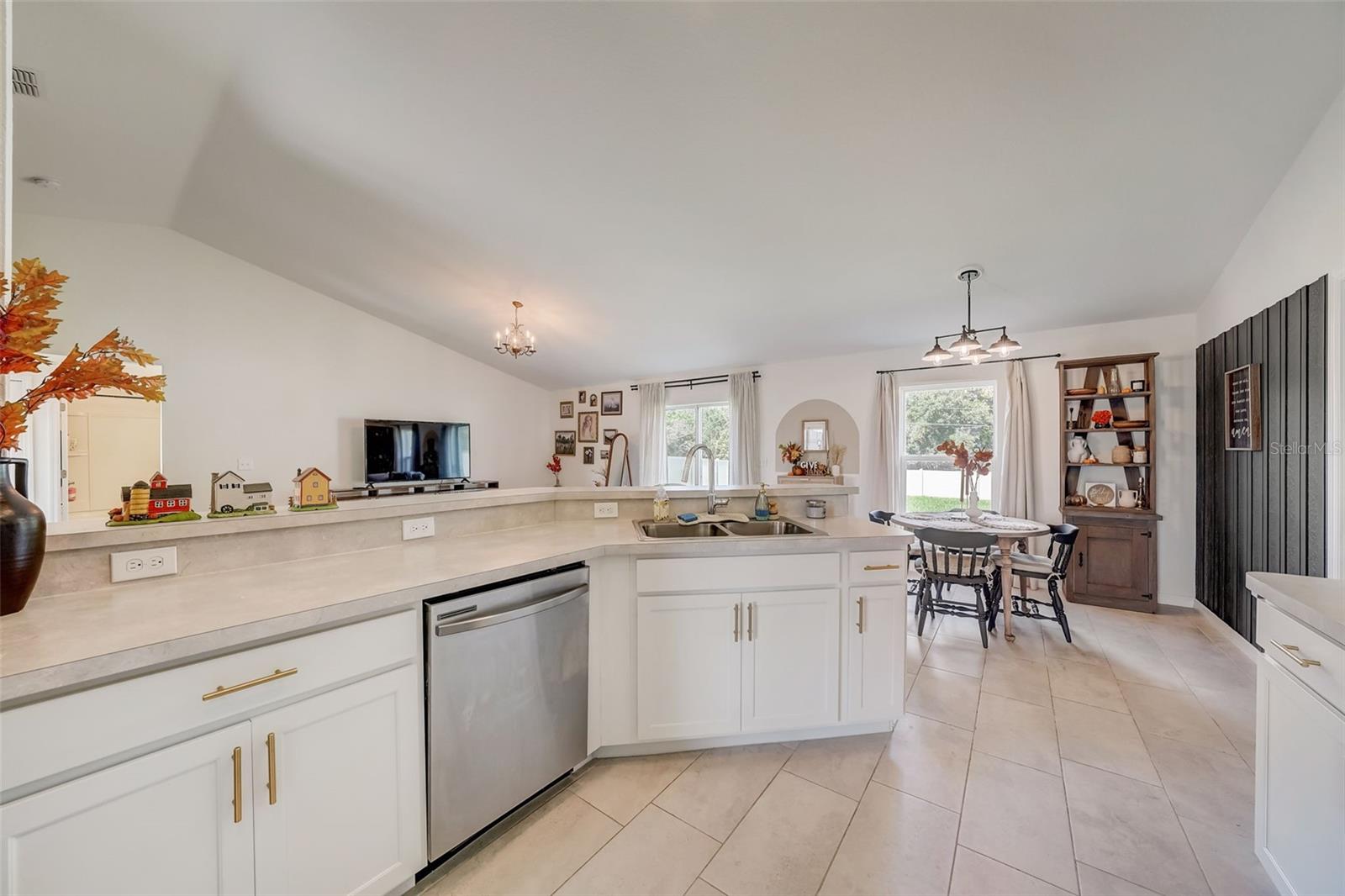 Image 21 of 52 For 620 Jaxson Boulevard