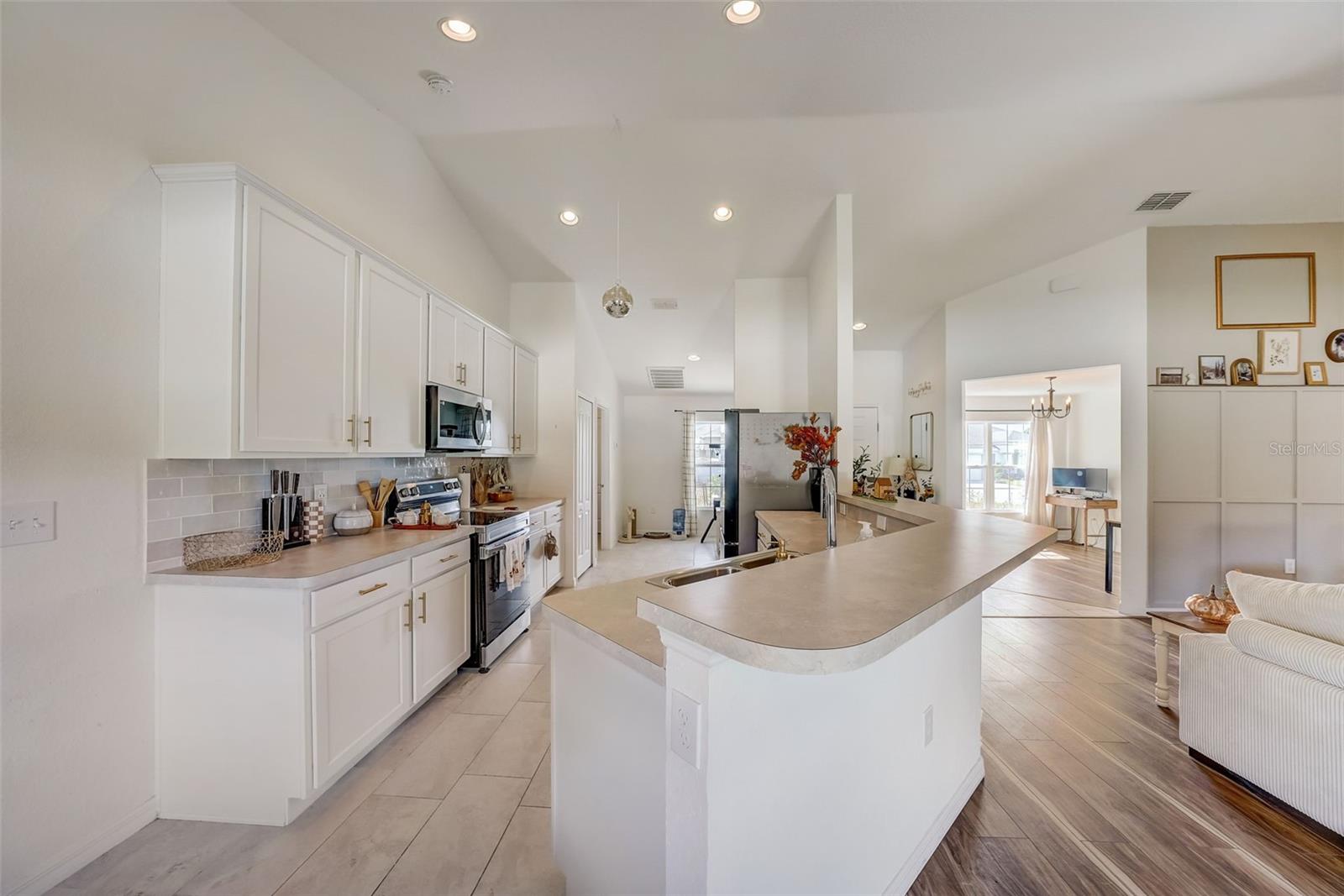 Image 22 of 52 For 620 Jaxson Boulevard