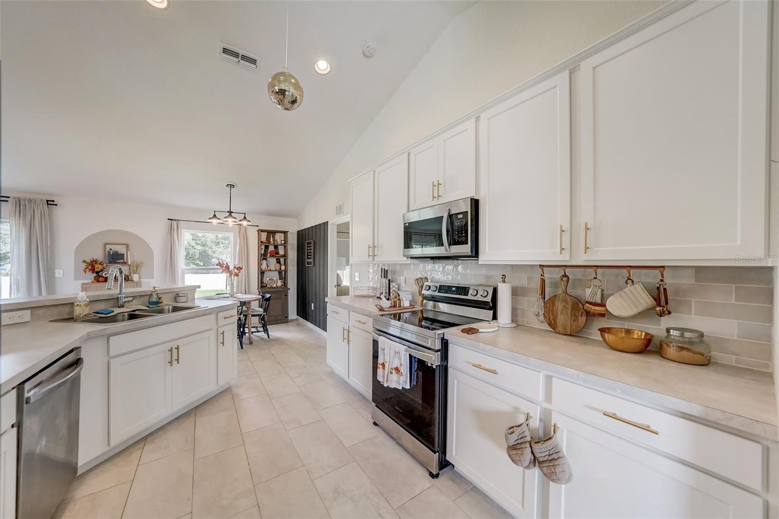 Image 24 of 52 For 620 Jaxson Boulevard