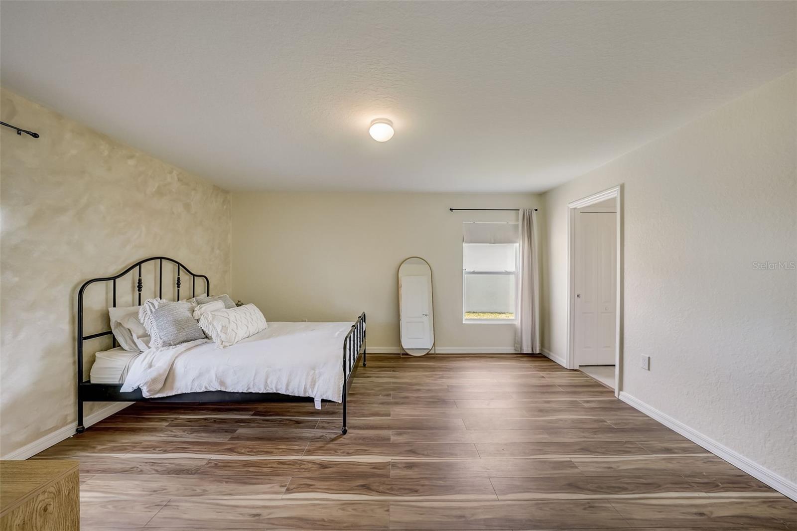 Image 32 of 52 For 620 Jaxson Boulevard