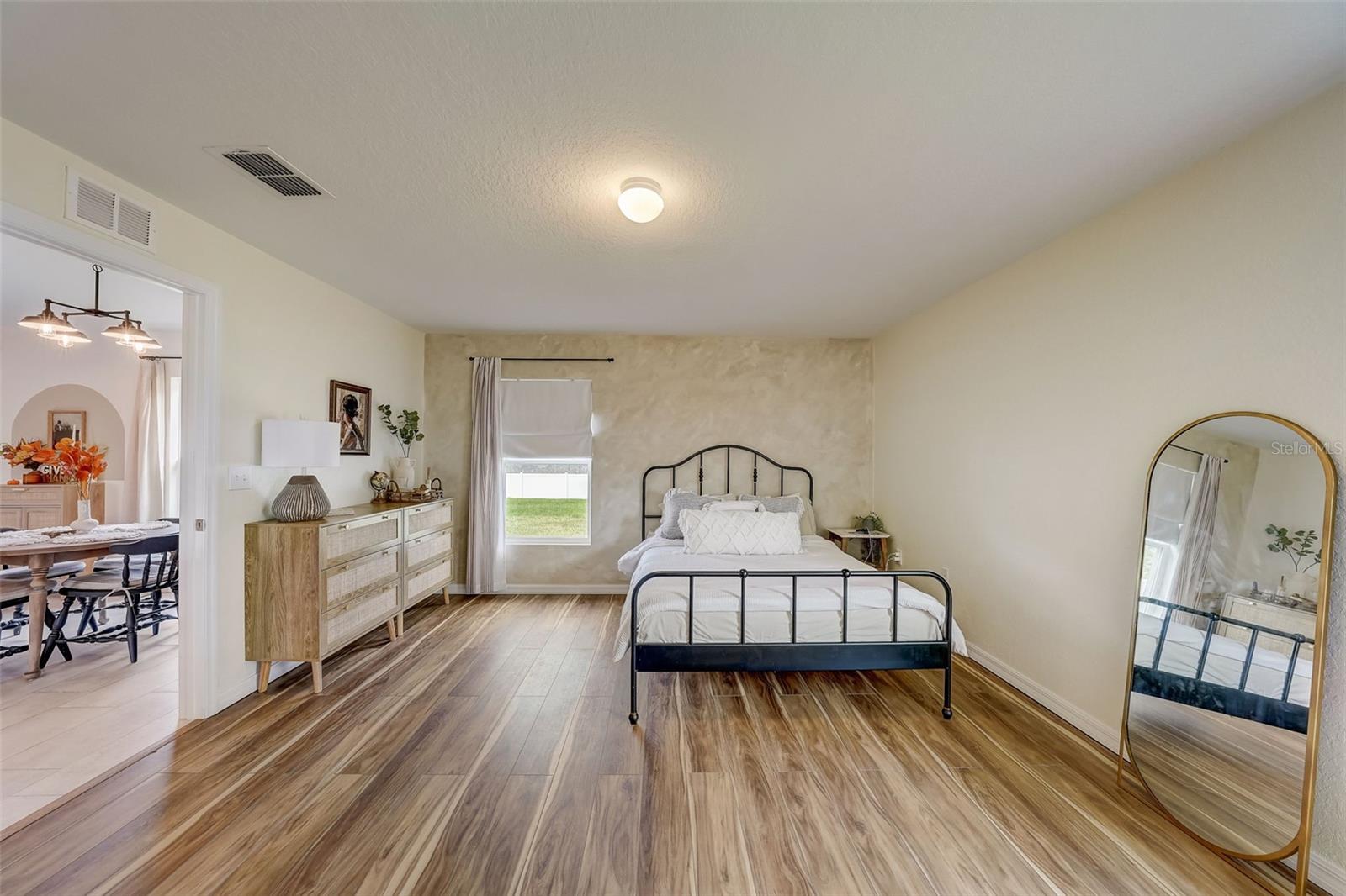 Image 34 of 52 For 620 Jaxson Boulevard