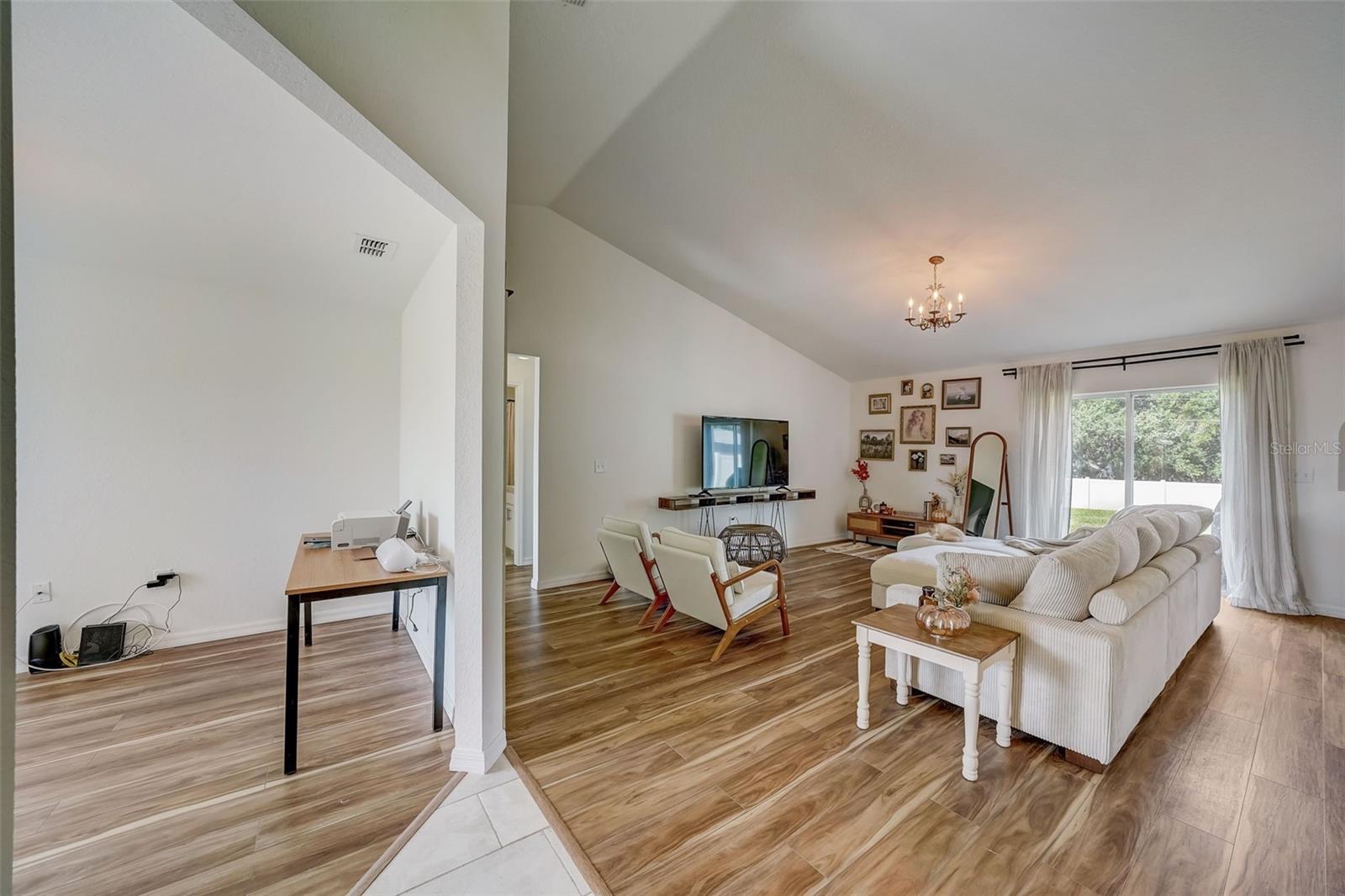 Image 7 of 52 For 620 Jaxson Boulevard