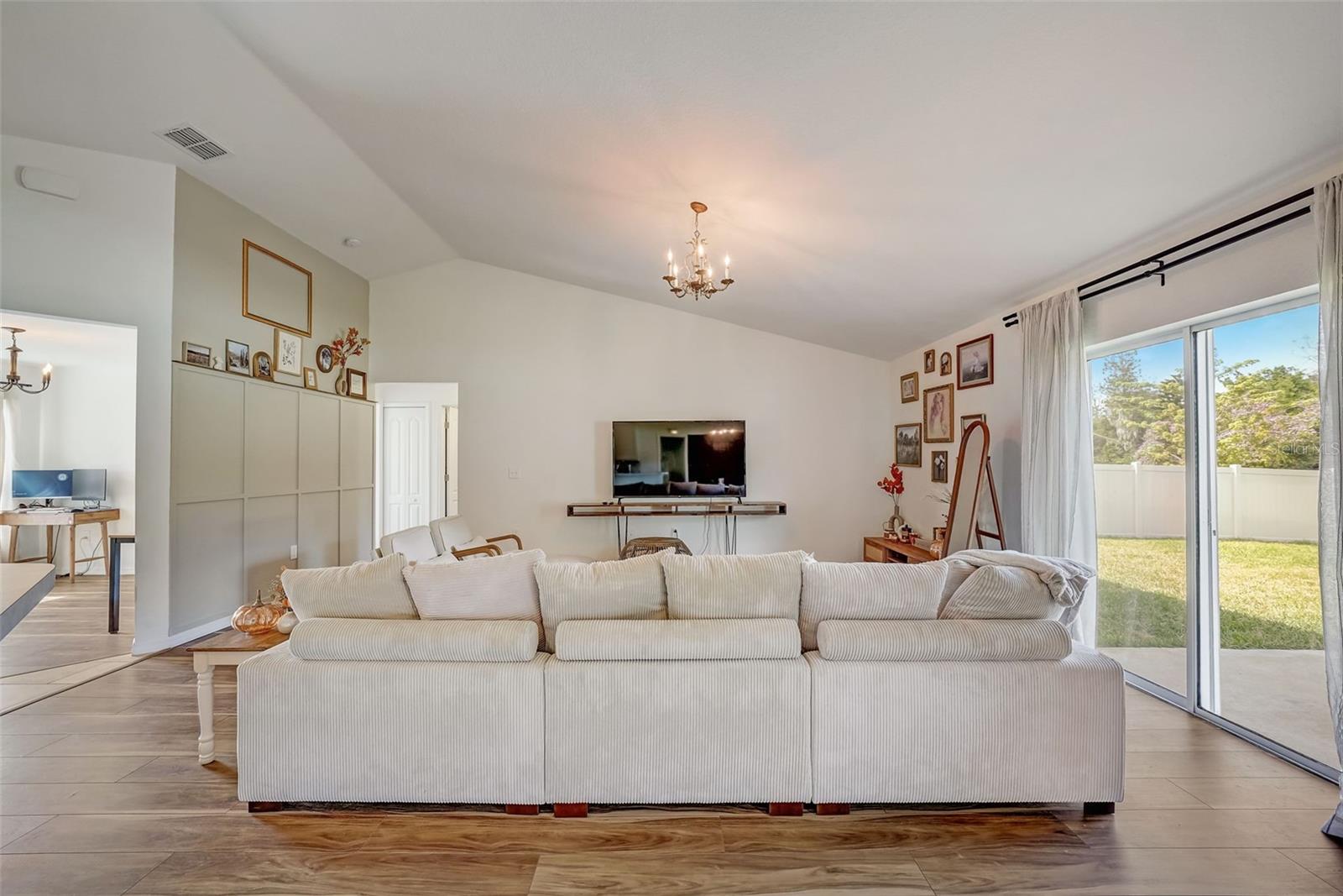 Image 9 of 52 For 620 Jaxson Boulevard