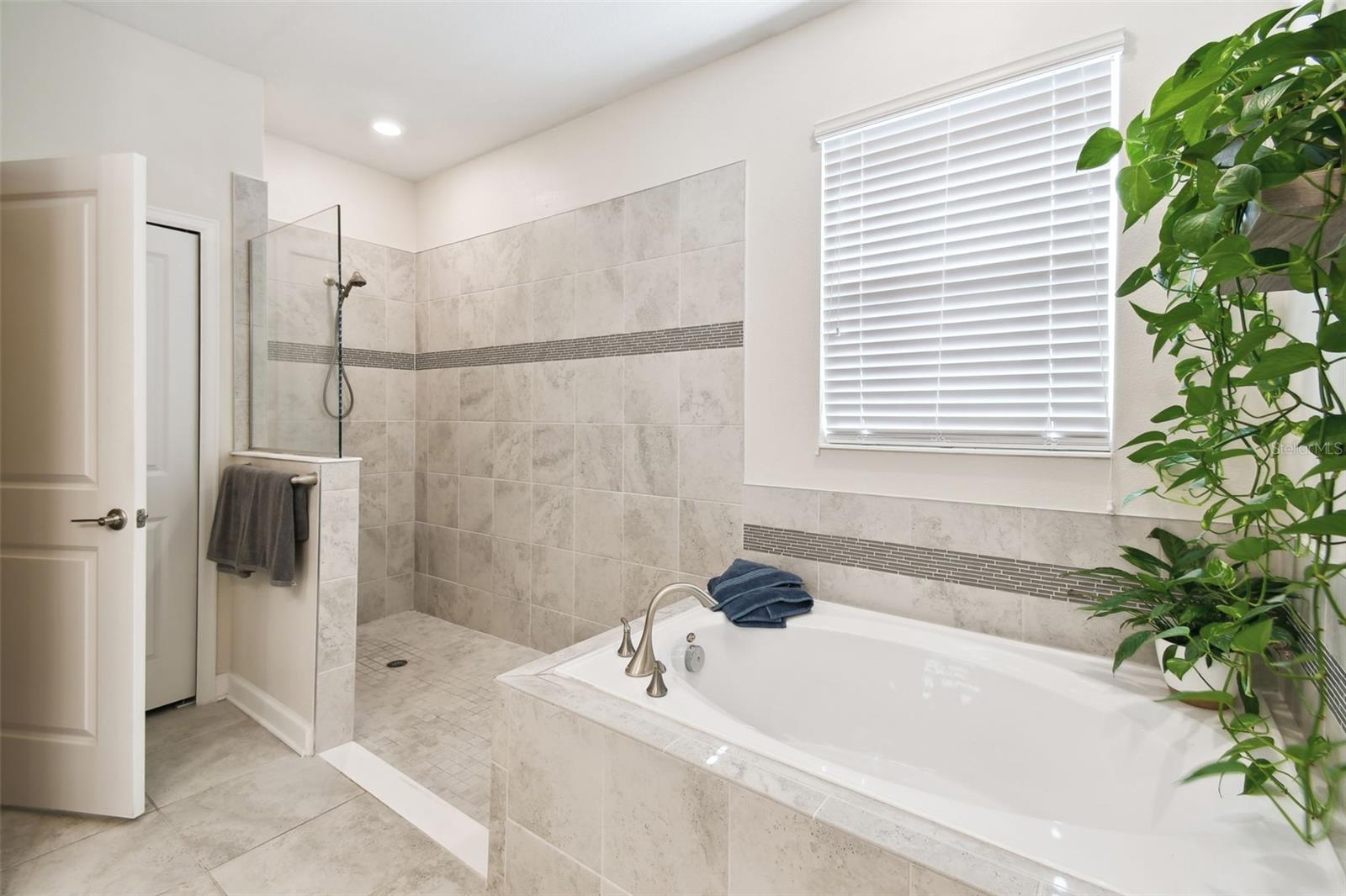 Image 17 of 43 For 2980 Dayton Drive