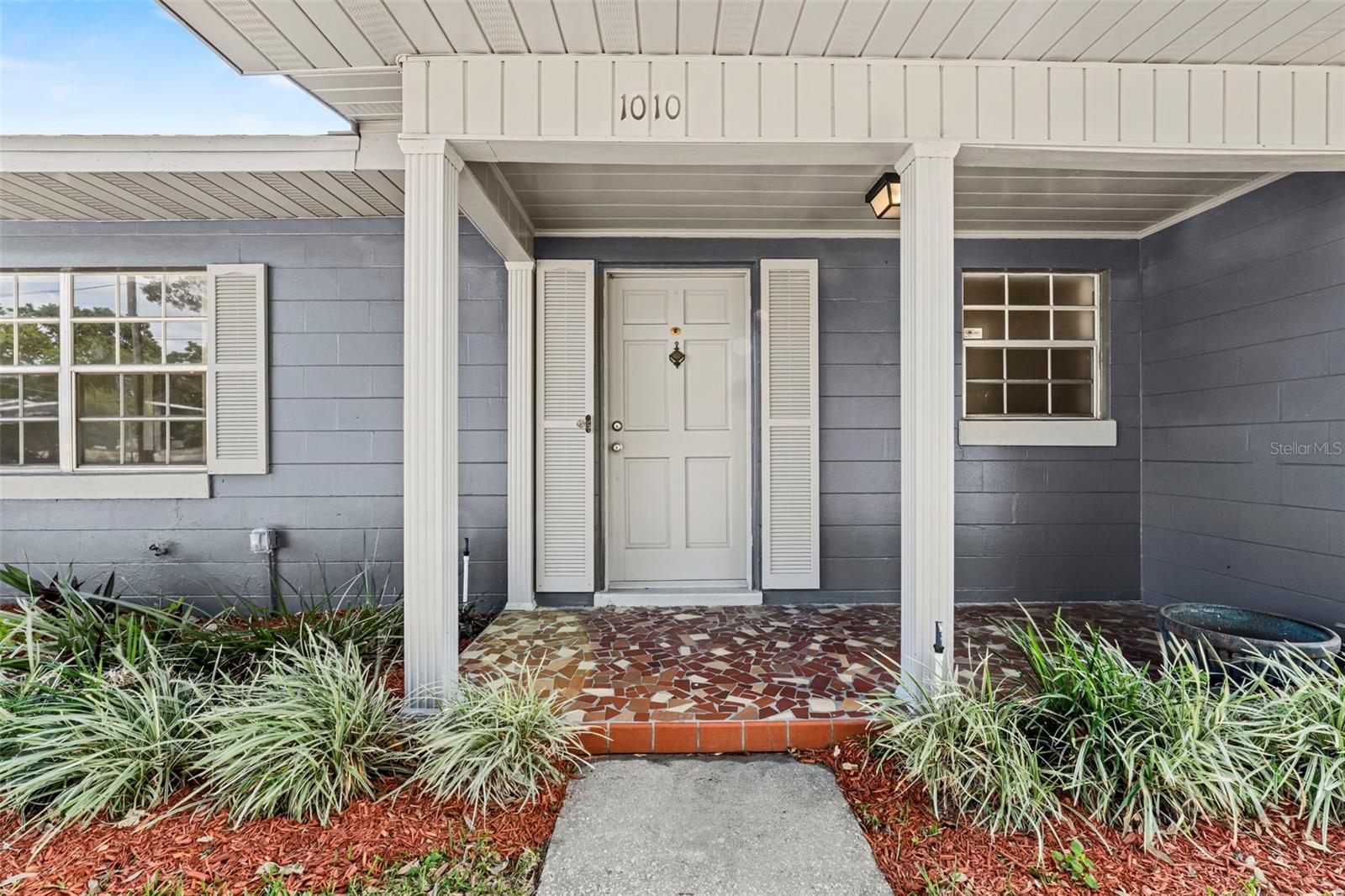 Listing photo id 1 for 1010 Biltmore Drive Nw