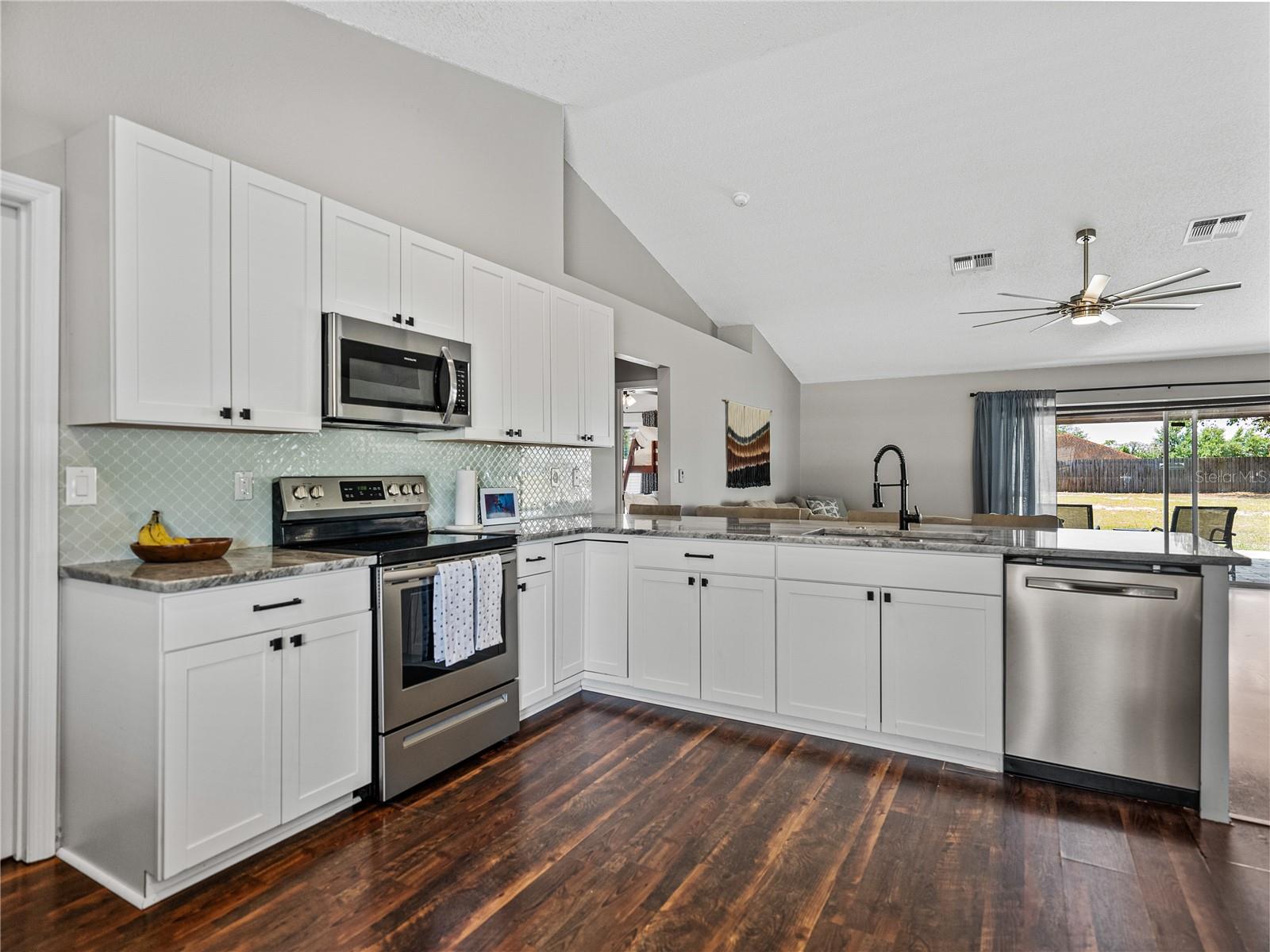 Image 13 of 66 For 541 Hatchwood Drive