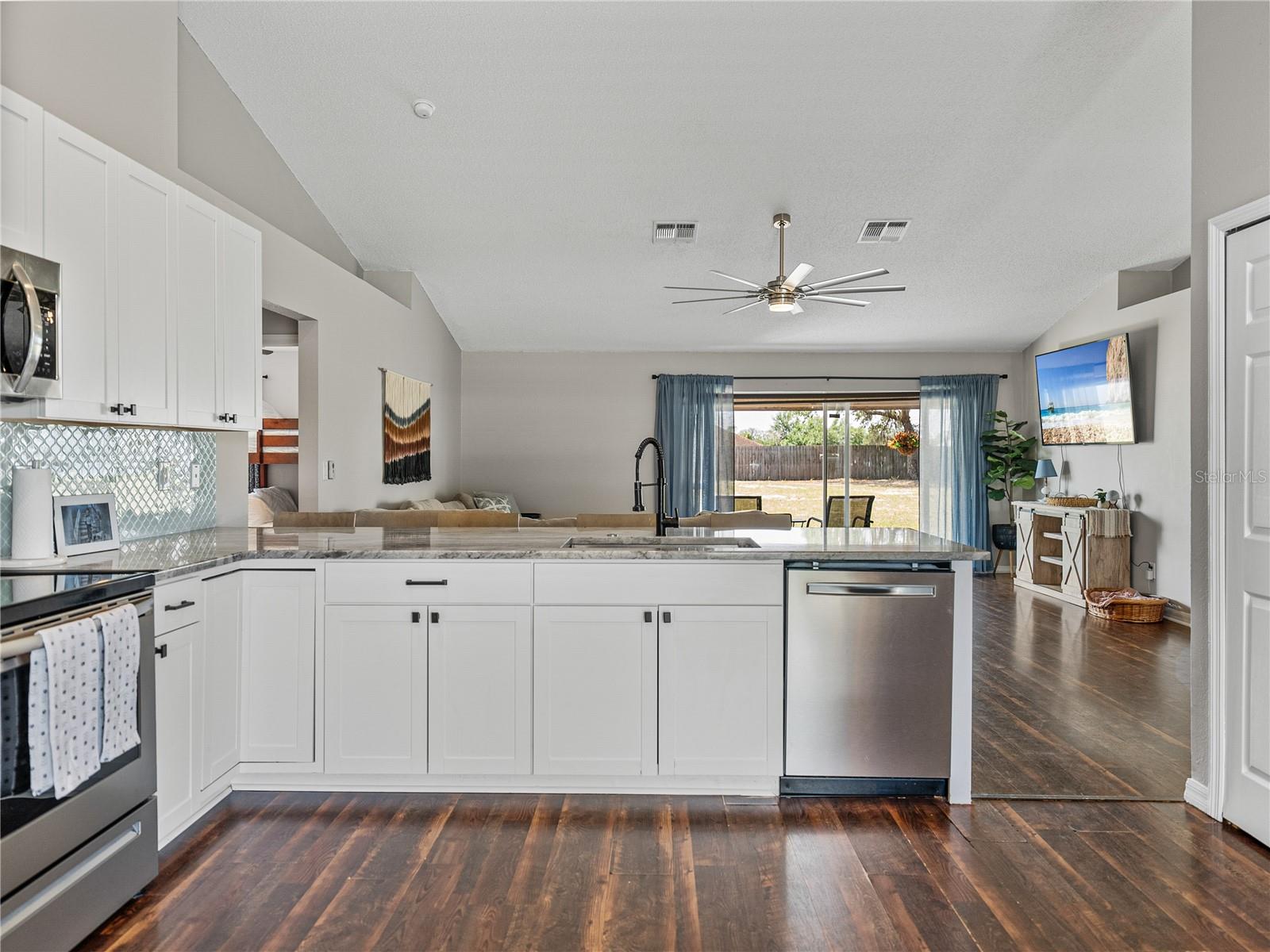 Image 14 of 66 For 541 Hatchwood Drive