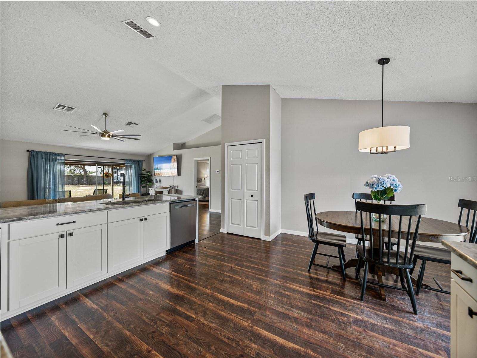 Image 19 of 66 For 541 Hatchwood Drive
